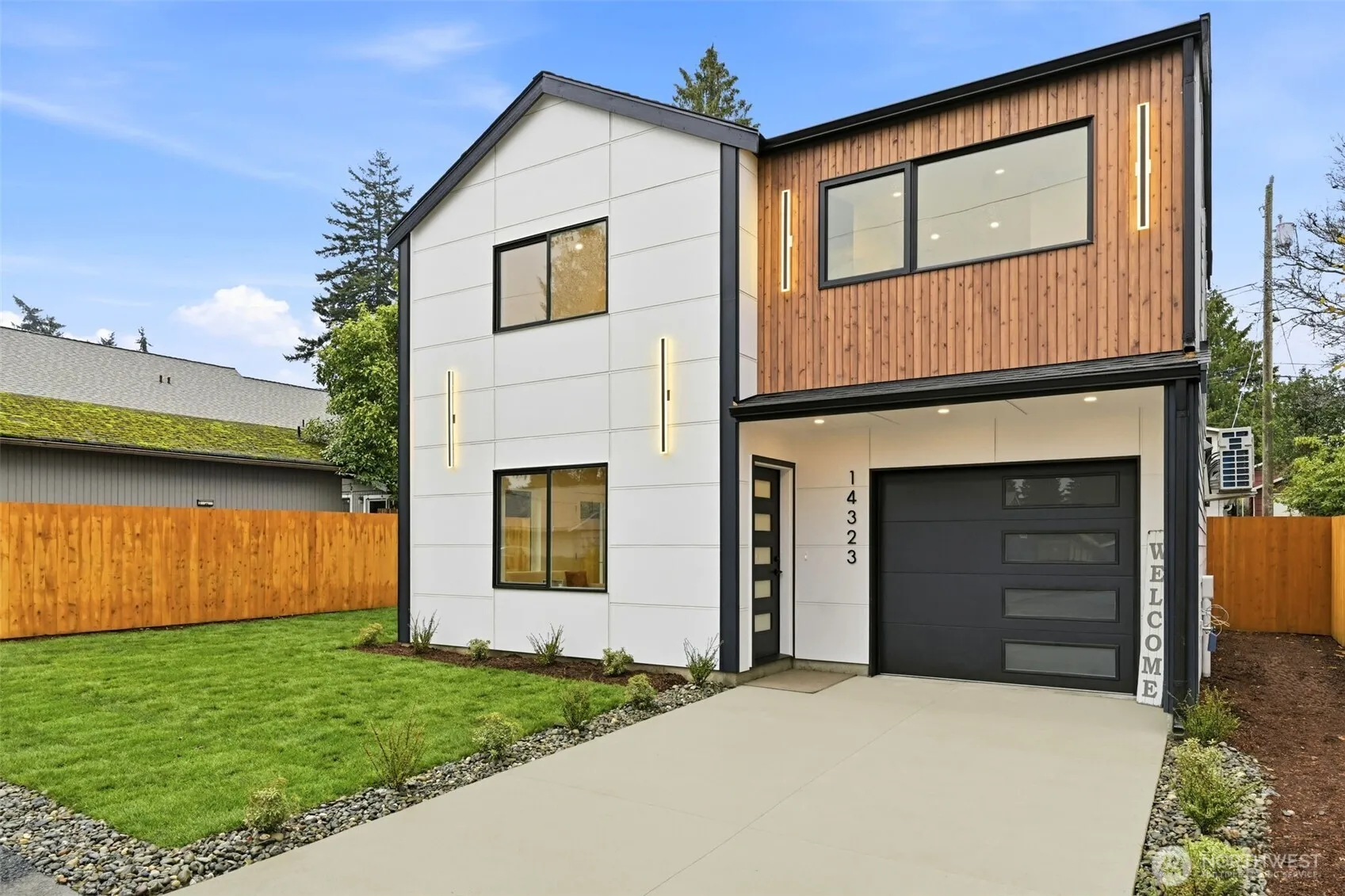 Property photo for 14323 Wayne Place N, Seattle photo 3