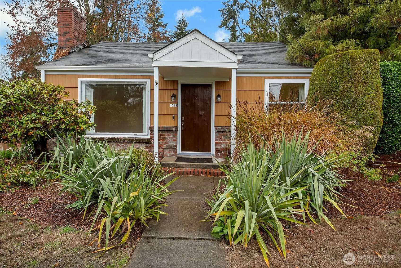 Property photo for 1316 Sw 116th Street, Seattle, WA 98146