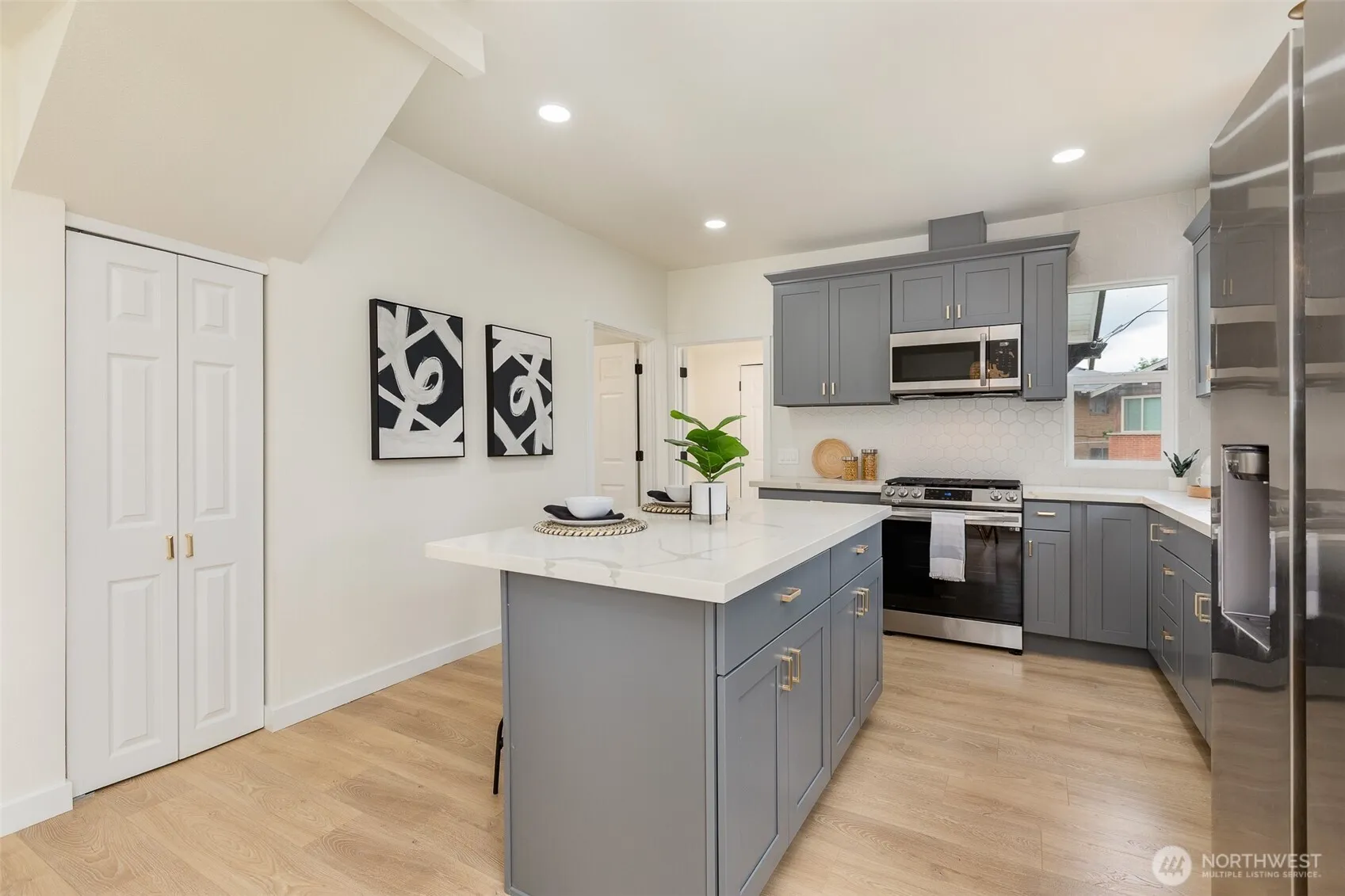 Property photo for 8416 Duncan Avenue S, Seattle photo 3