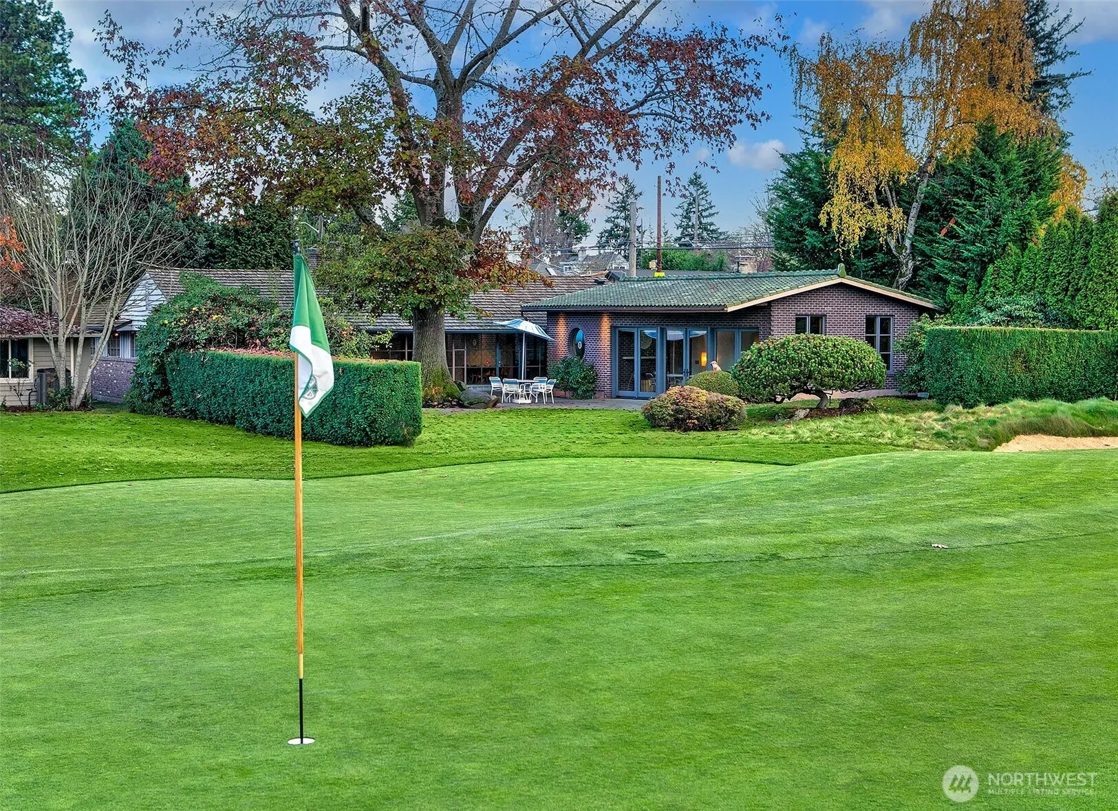 Property photo for 7503 Fairway Drive Ne, Seattle photo 3