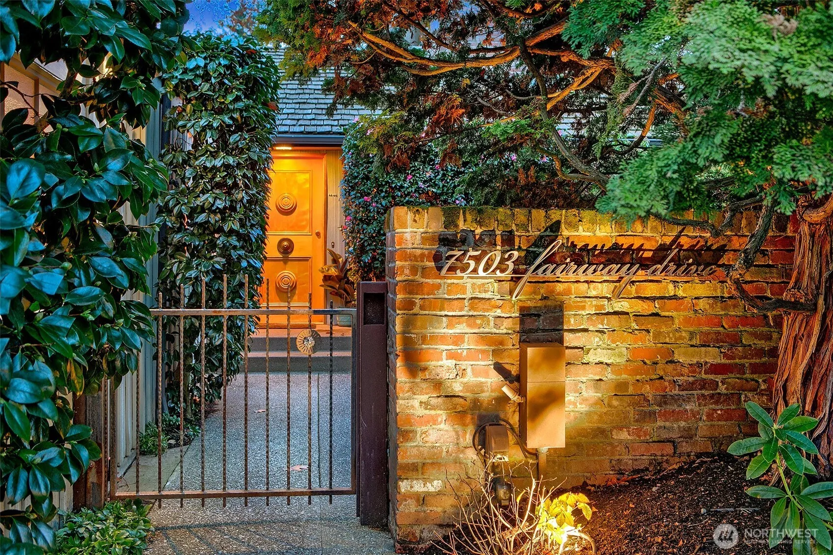 Property photo for 7503 Fairway Drive Ne, Seattle photo 4