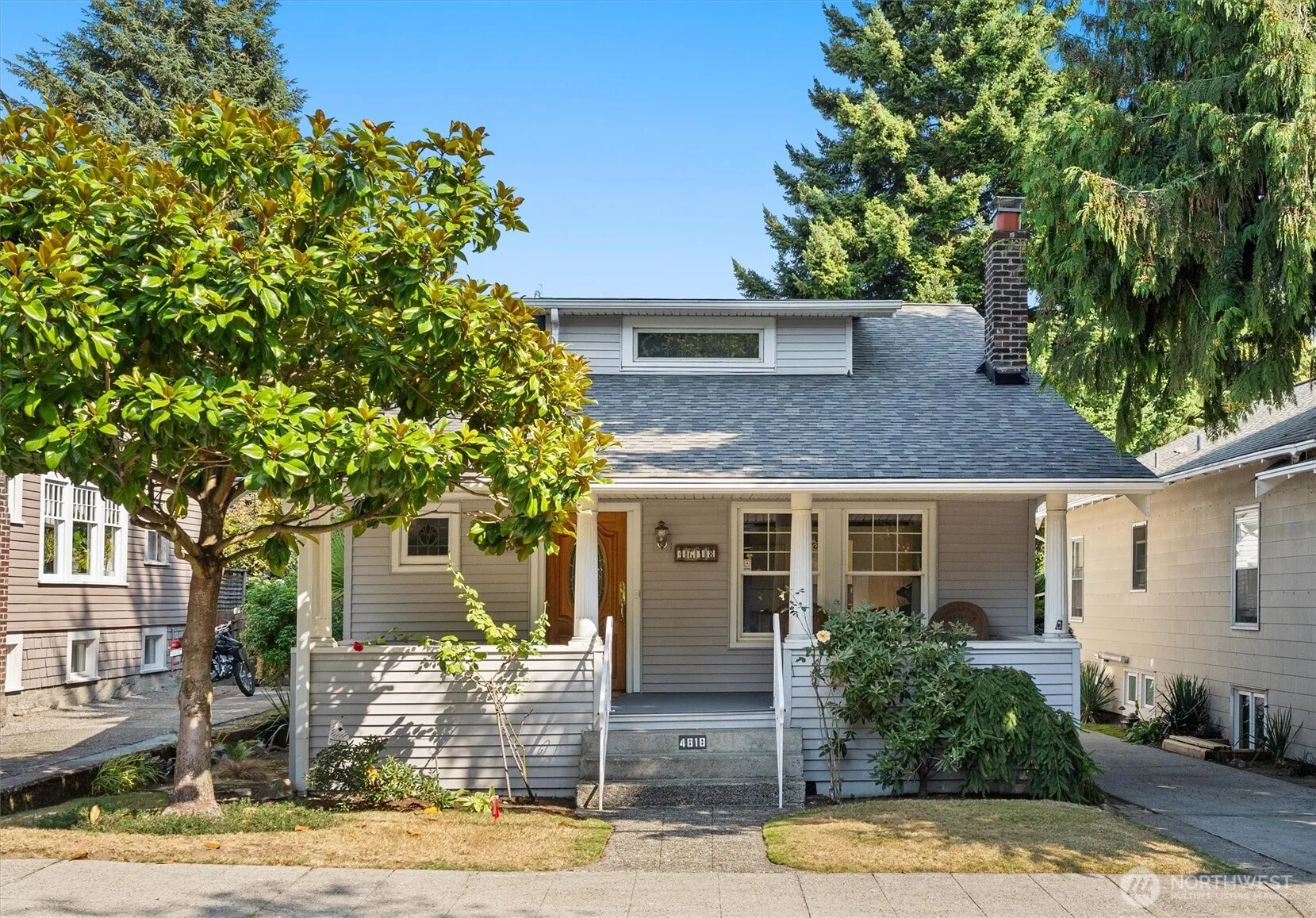 Property photo for 4618 1st Avenue Ne, Seattle photo 2