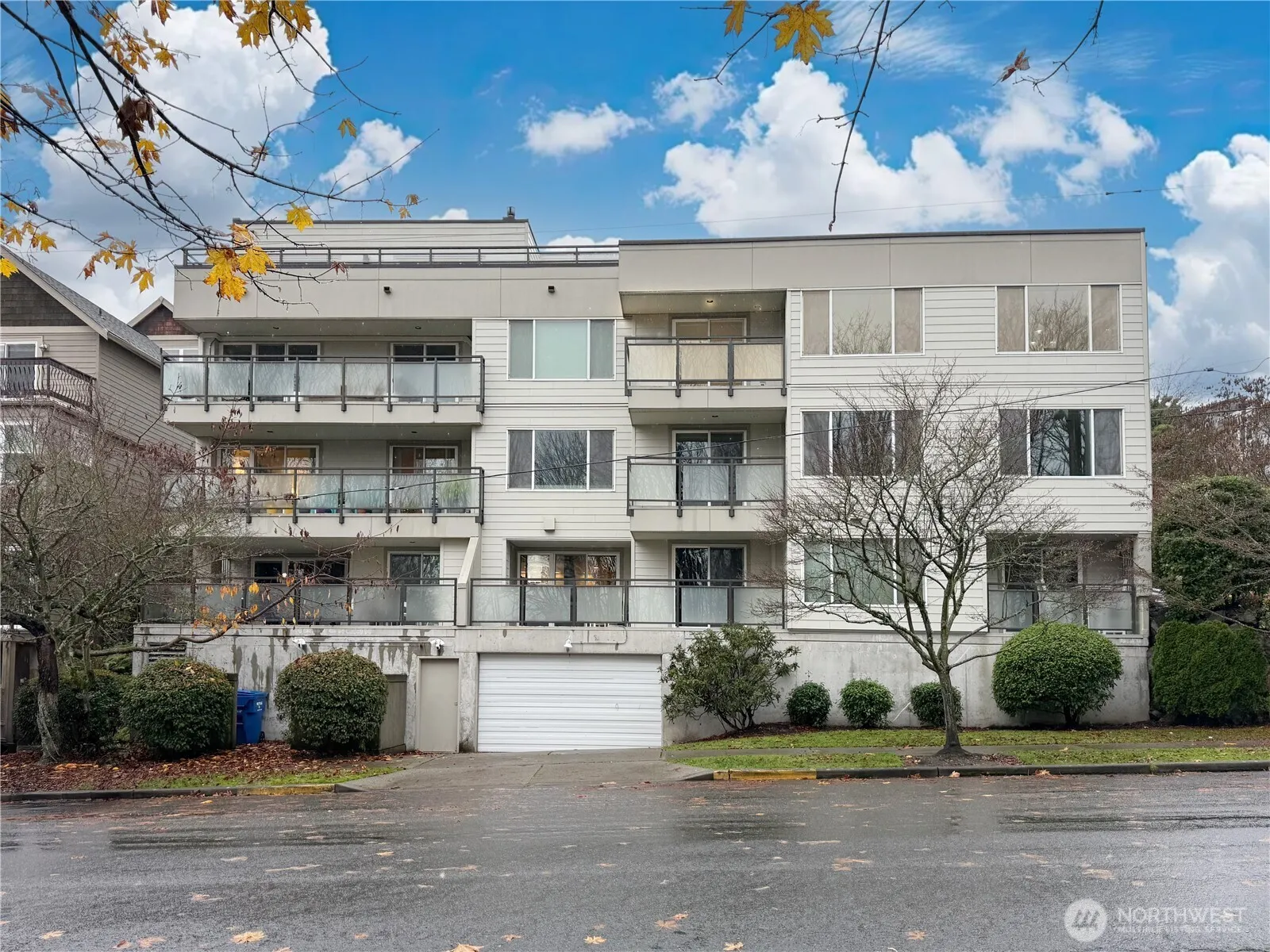 2334 Thorndyke Ave W #202, Seattle