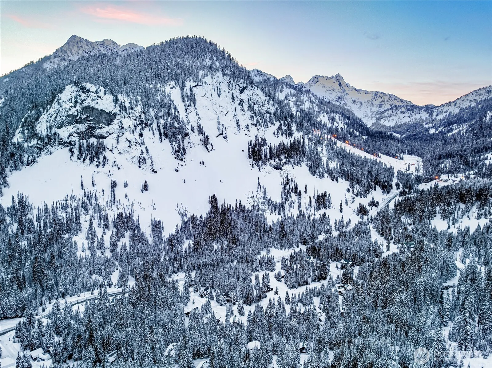 Property photo for 27 Alpental Strasse, Snoqualmie Pass photo 4