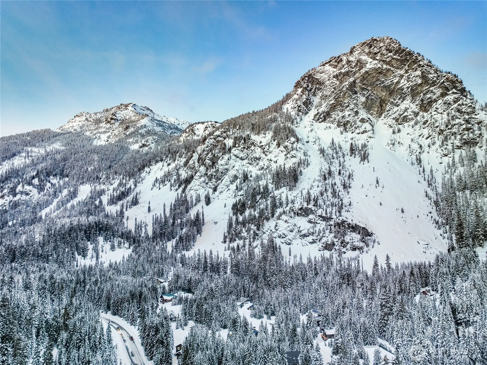 Property photo for 27 Alpental Strasse, Snoqualmie Pass photo 3