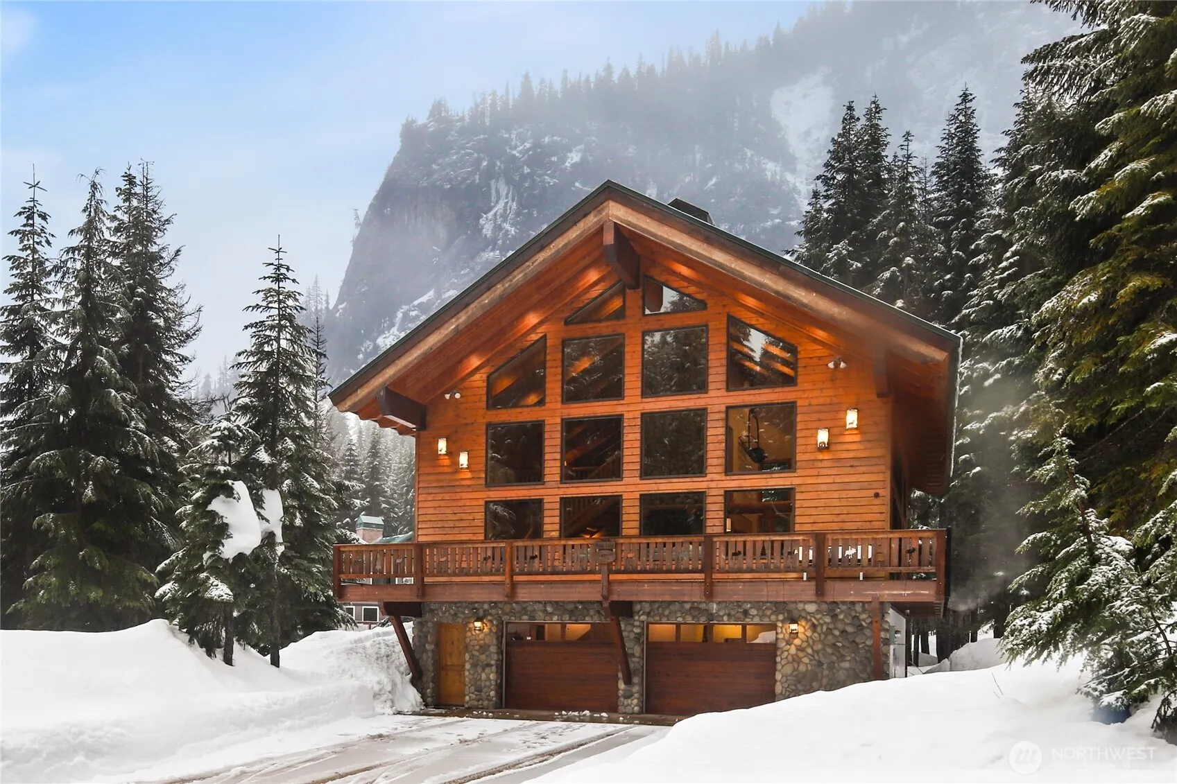 Property photo for 27 Alpental Strasse, Snoqualmie Pass photo 2