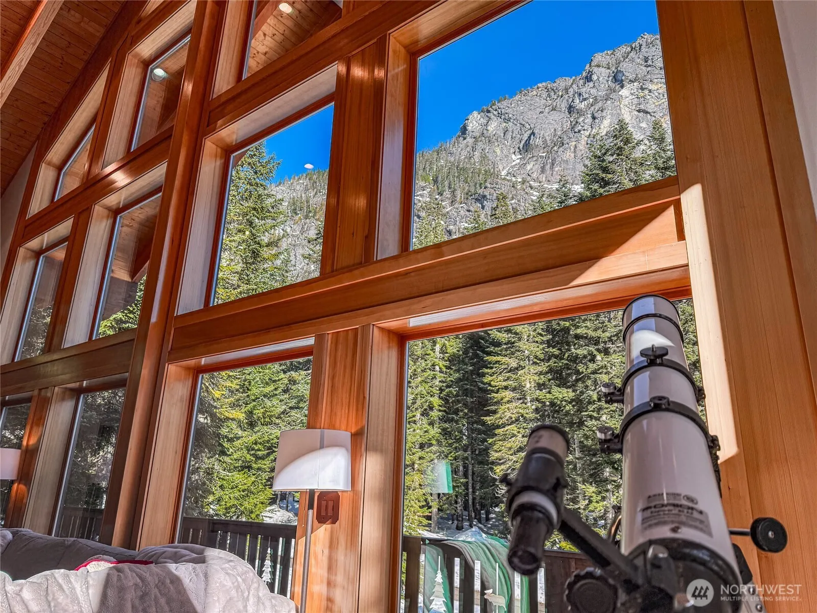 Property photo for 27 Alpental Strasse, Snoqualmie Pass photo 5