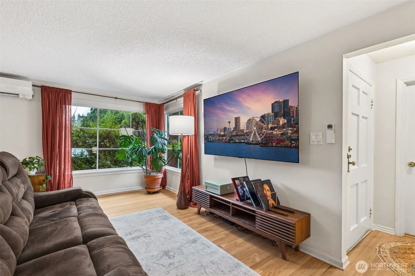 Property photo for 12528 24th Avenue Ne, Seattle photo 2