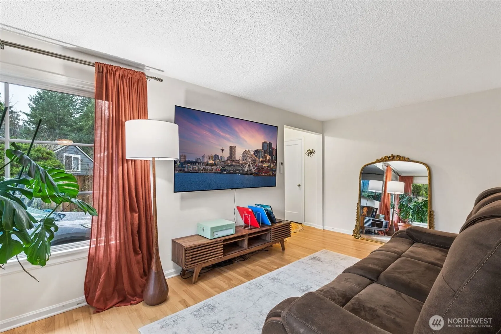 Property photo for 12528 24th Avenue Ne, Seattle photo 3