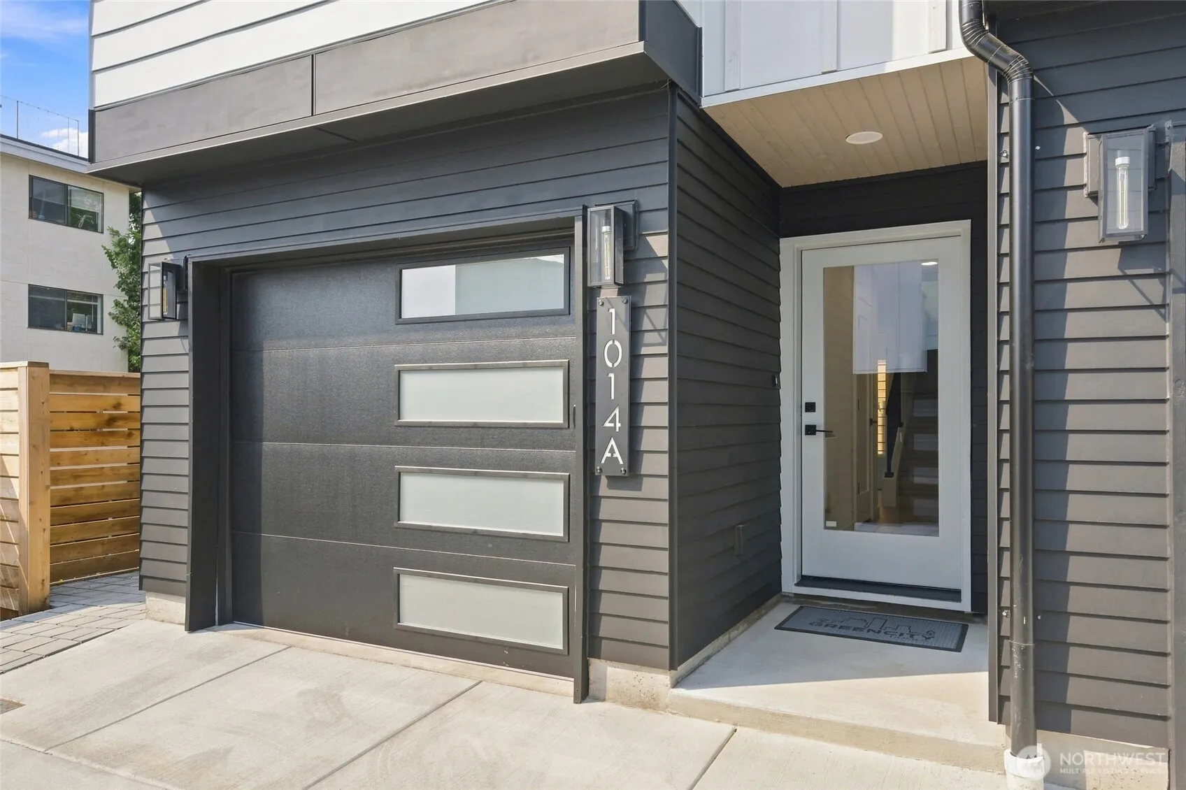 Property photo for 1014 B Ne 70th Street #1014b, Seattle photo 3