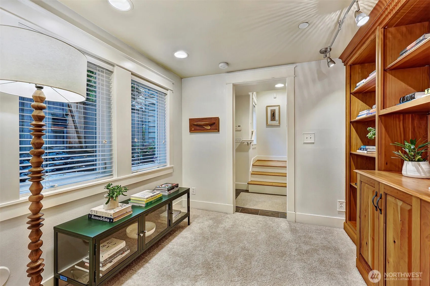 Property photo for 919 Belmont Avenue E, Seattle photo 4