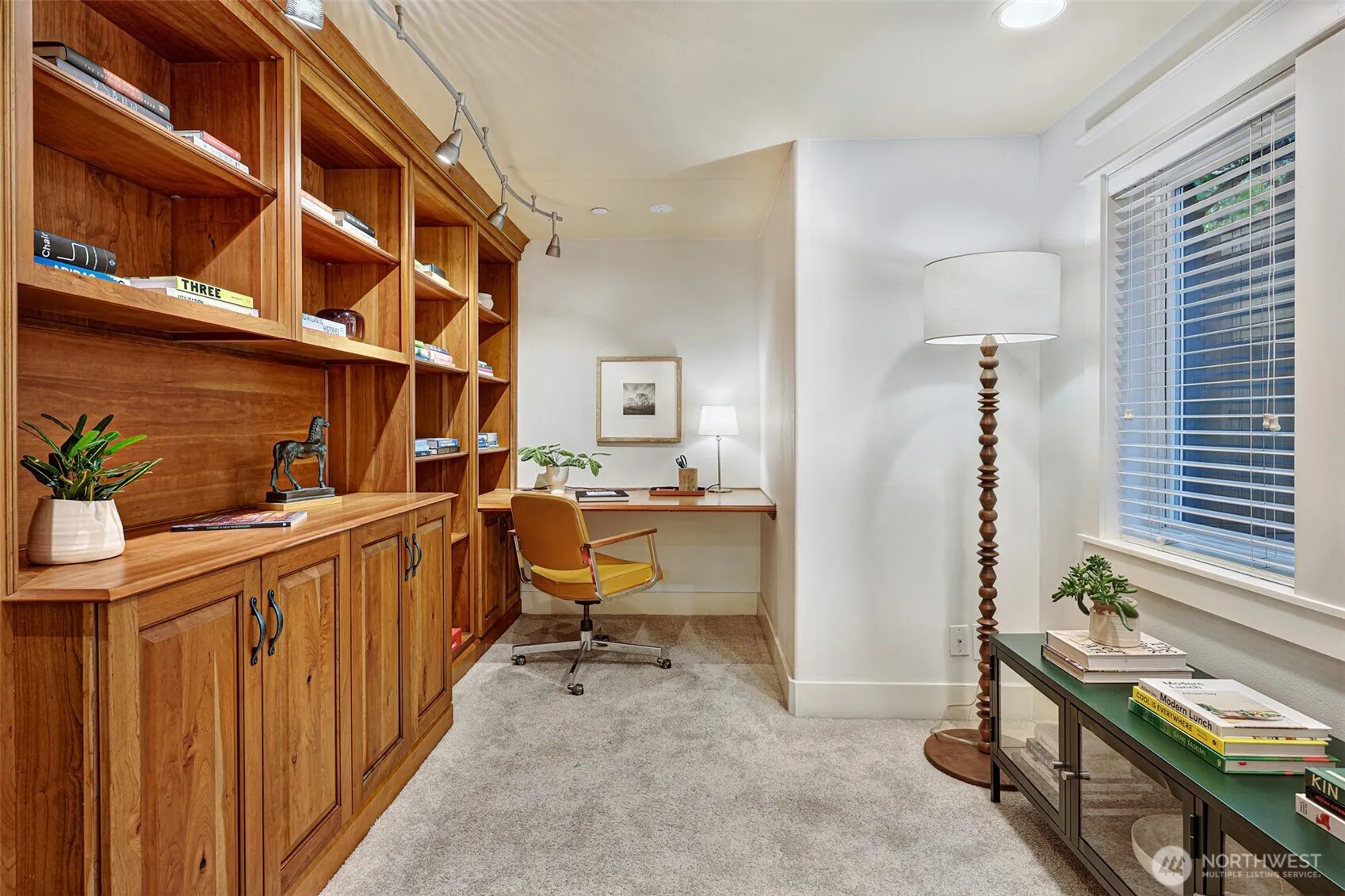 Property photo for 919 Belmont Avenue E, Seattle photo 5