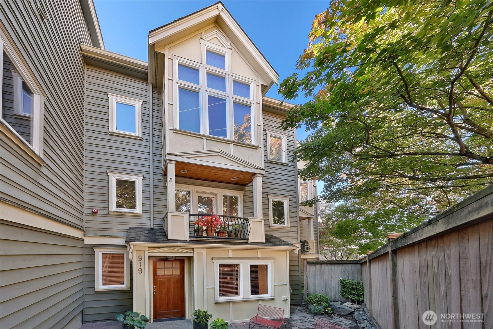 Property photo for 919 Belmont Avenue E, Seattle
