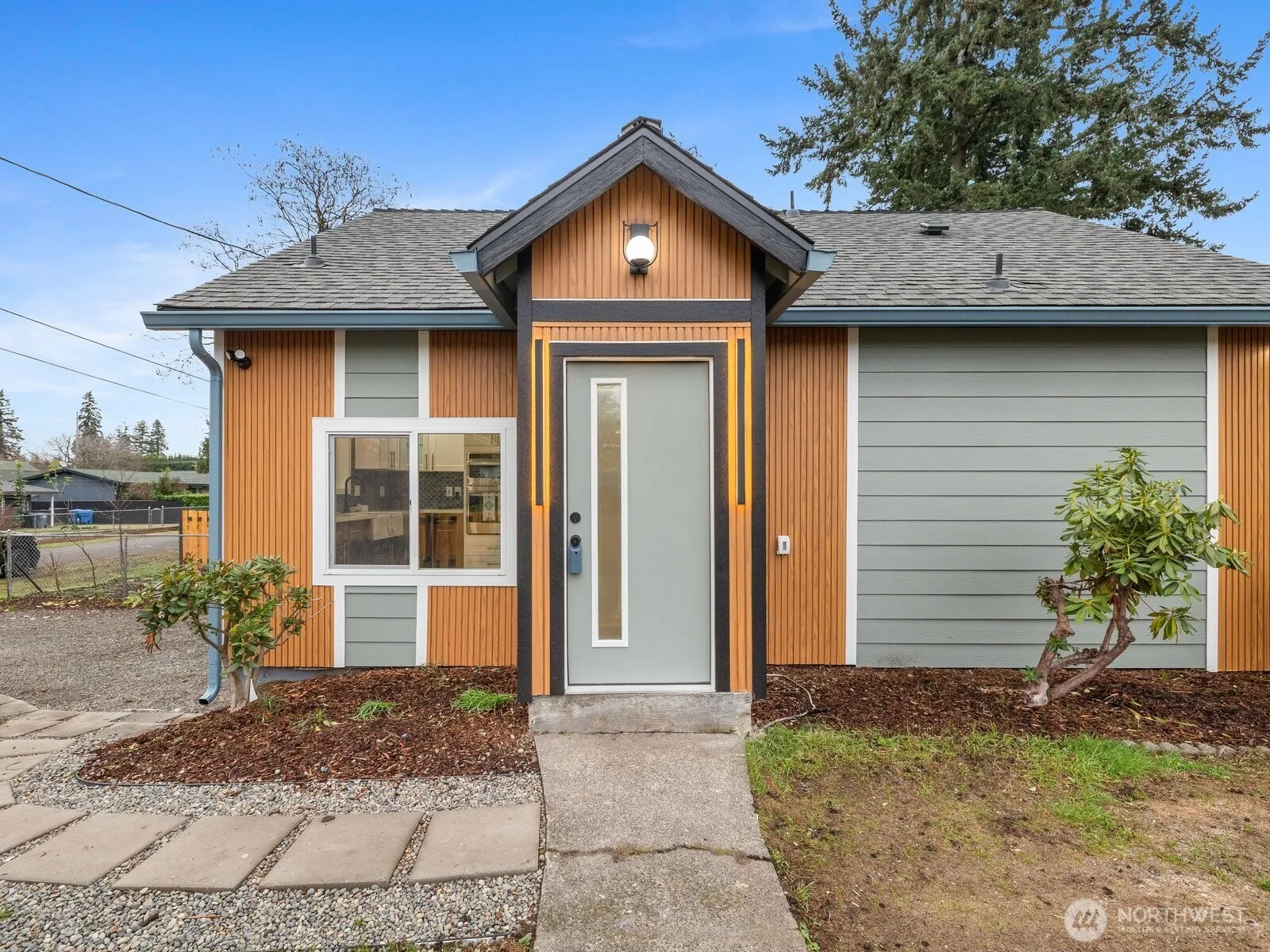 Property photo for 10101 Ainsworth Ave S, Tacoma photo 2