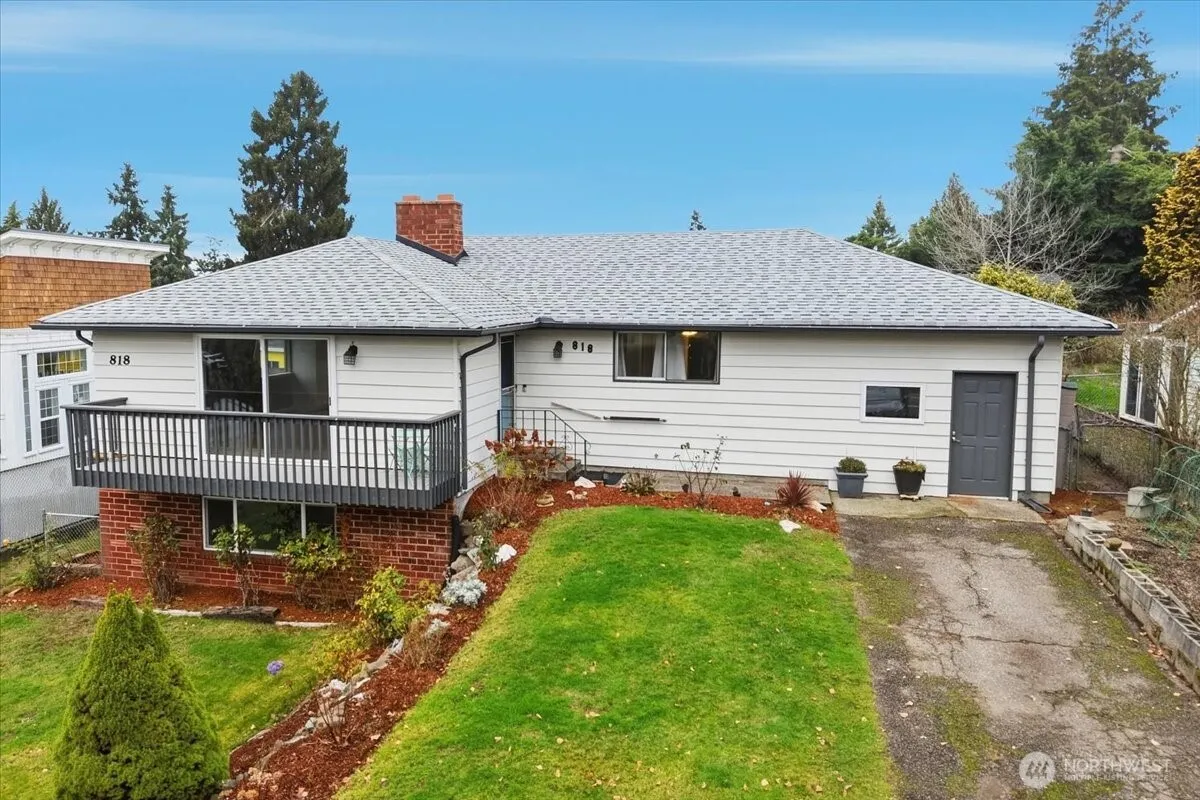 Property photo for 818 Sw 120th Street, Seattle
