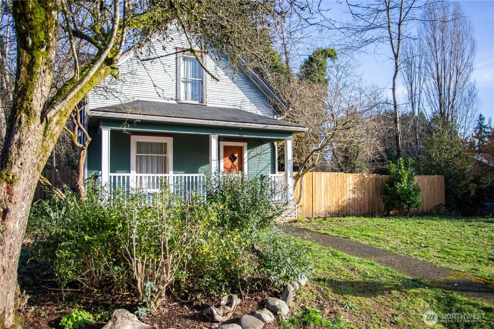 Property photo for 504 Garrison Street Ne, Olympia photo 2