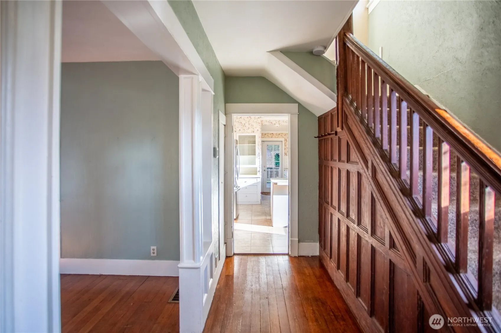Property photo for 504 Garrison Street Ne, Olympia photo 3