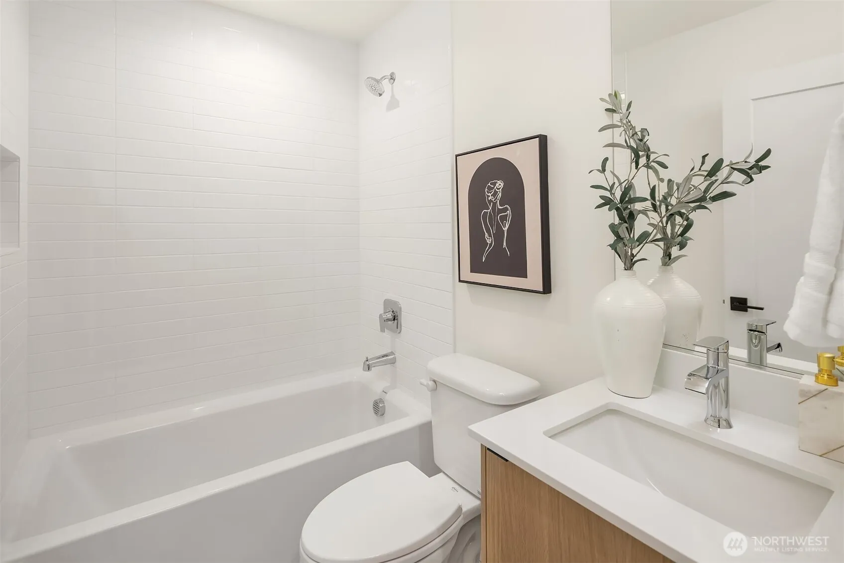 Property photo for 4422 1st Avenue Ne #b, Seattle photo 4