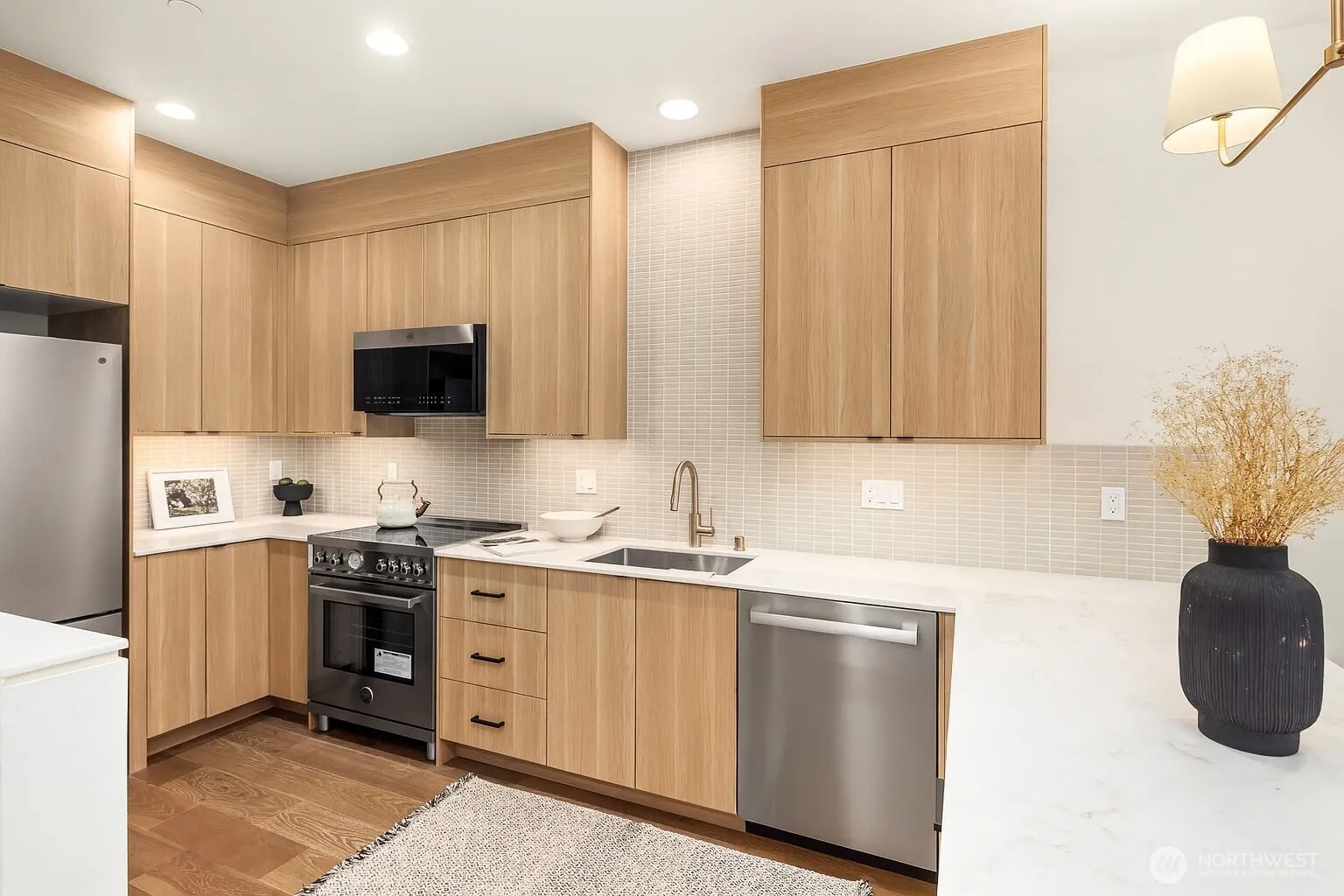 Property photo for 4422 1st Avenue Ne #b, Seattle photo 5