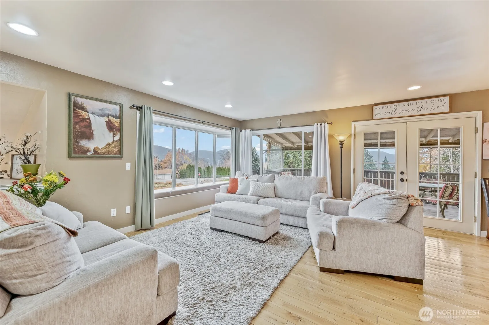 Property photo for 809 N Kenroy Terrace, East Wenatchee