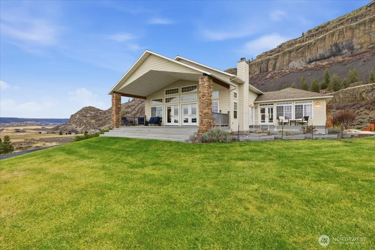 Property photo for 19994 Coulee View Road, Electric City