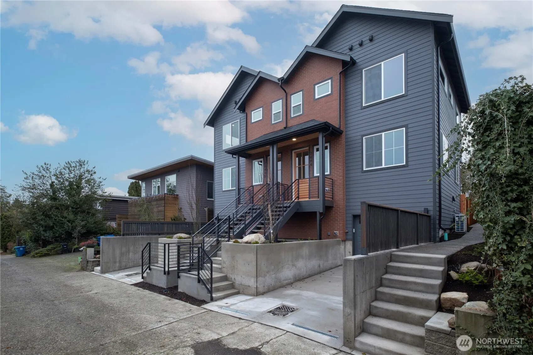 Property photo for 2844 22nd Avenue W, Seattle photo 2