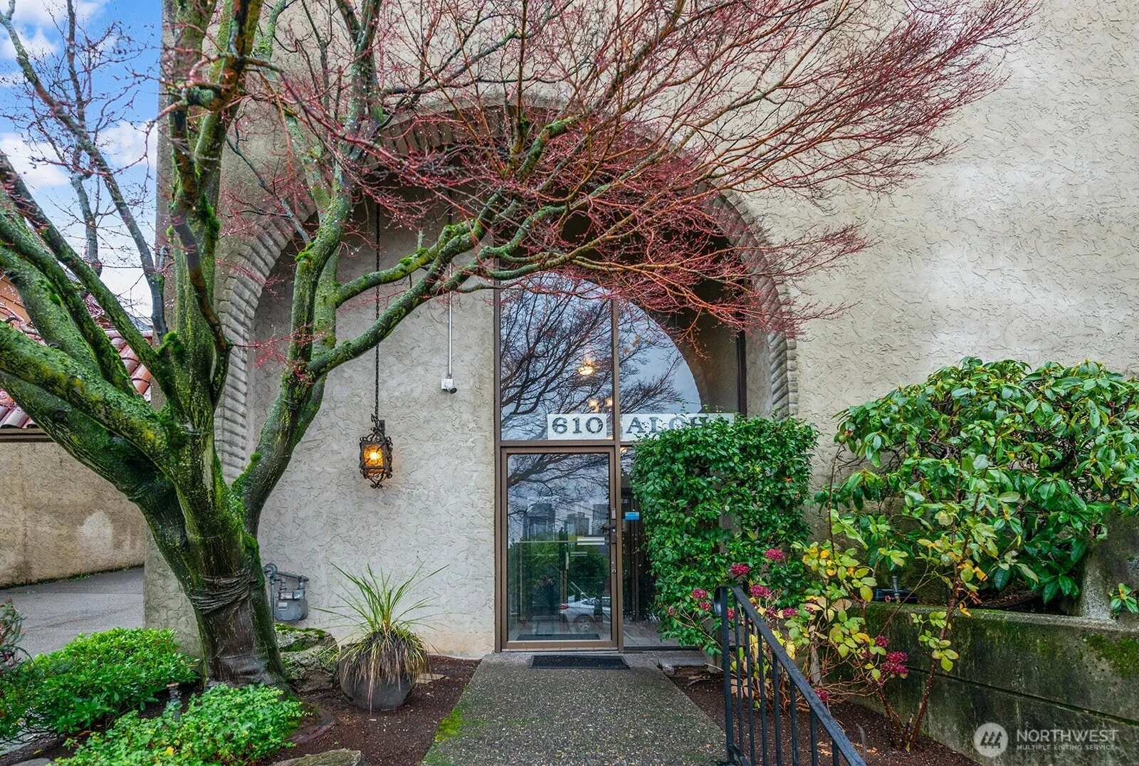 Property photo for 610 Aloha Street #404, Seattle photo 2
