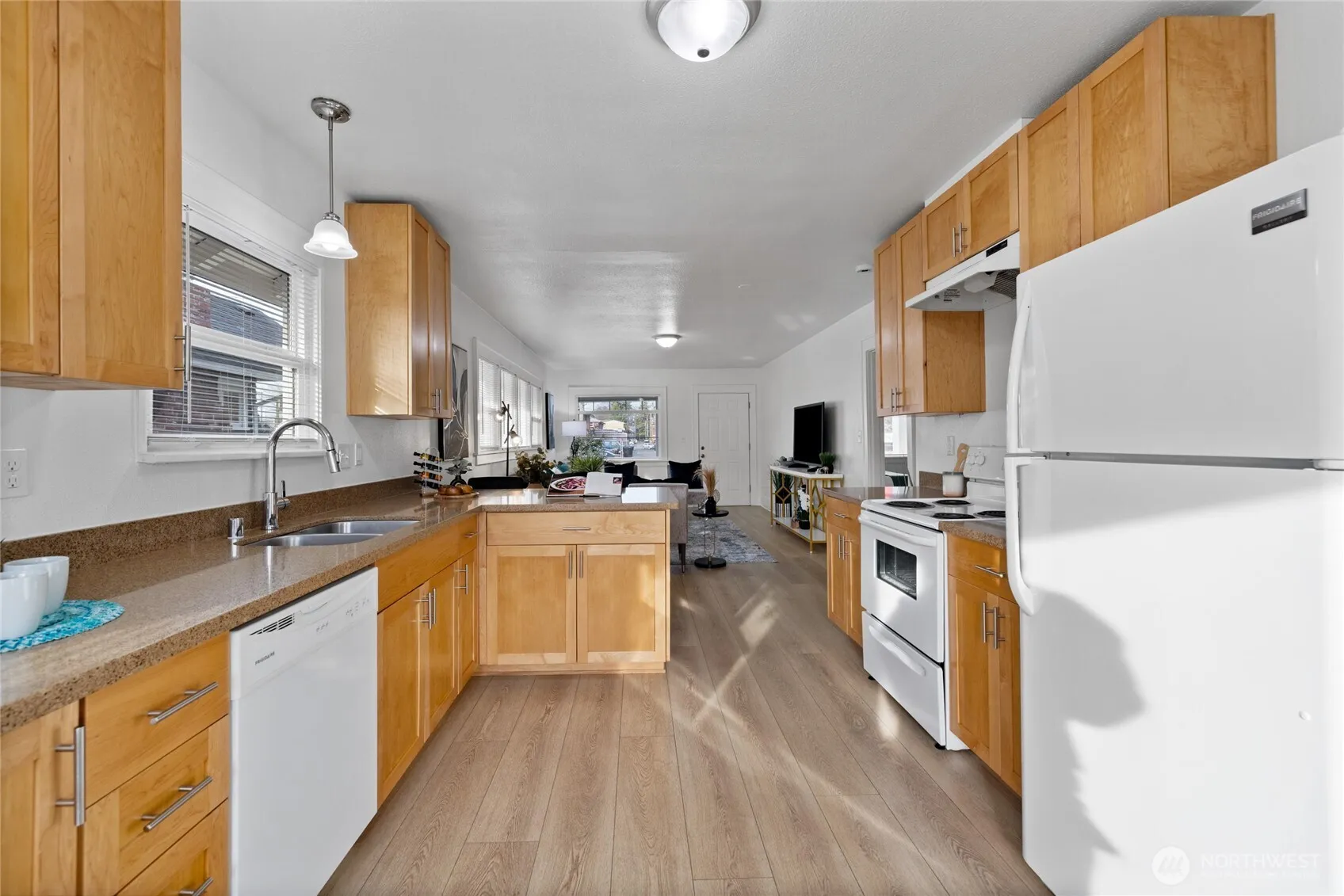Property photo for 812 S 39th Street, Tacoma photo 3