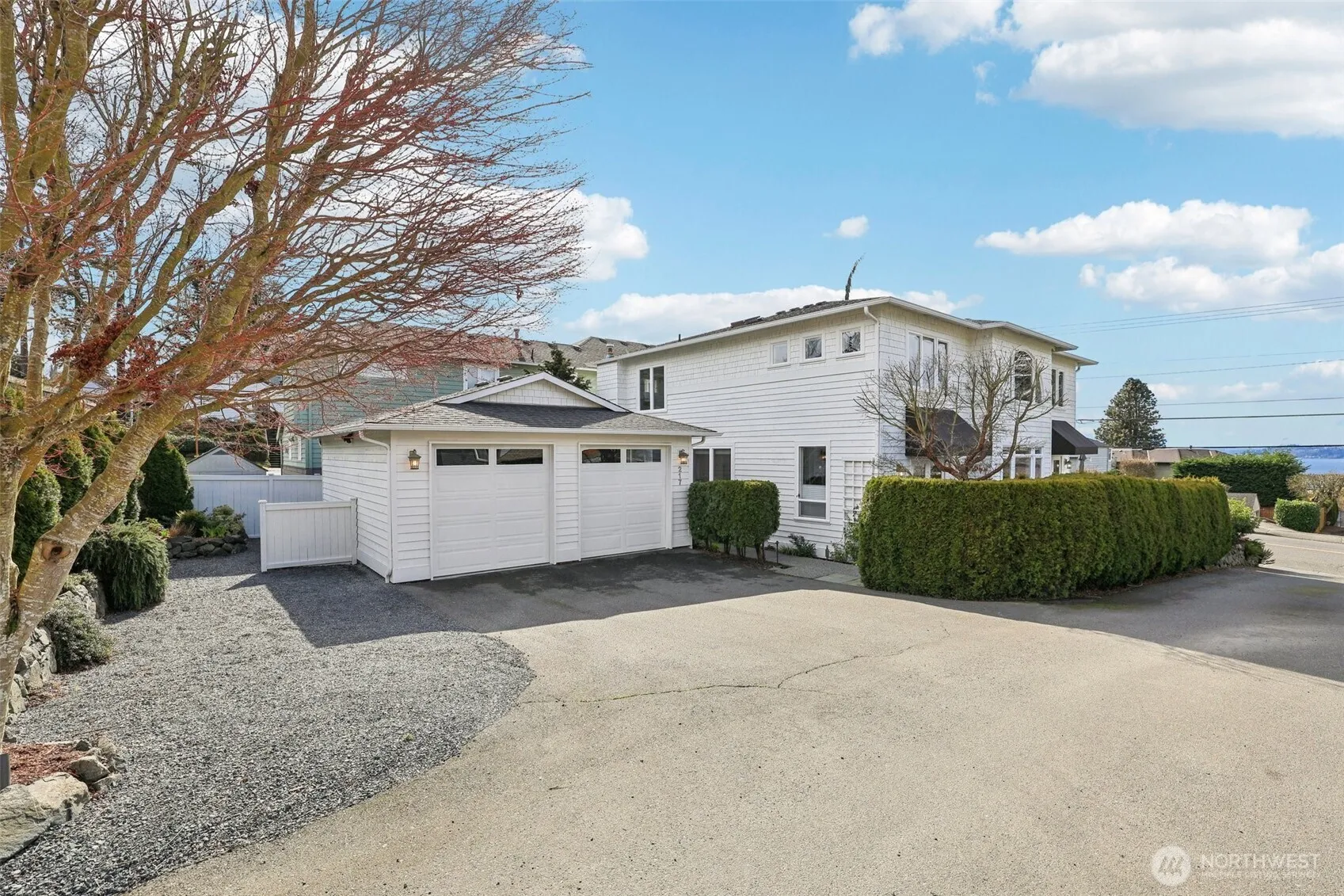 Property photo for 217 9th Avenue S, Edmonds photo 2
