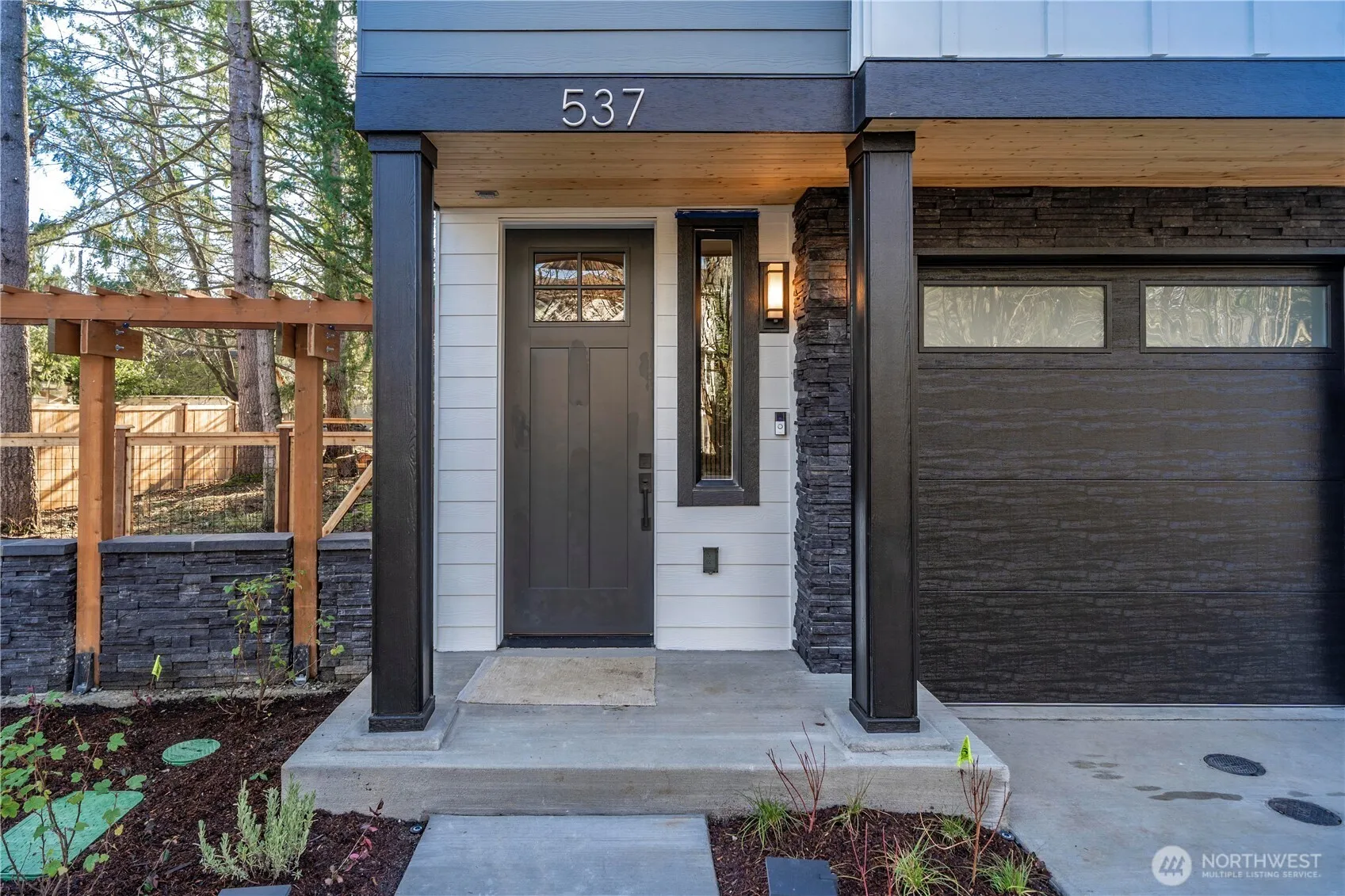 537 Nw Juniper Street, Issaquah