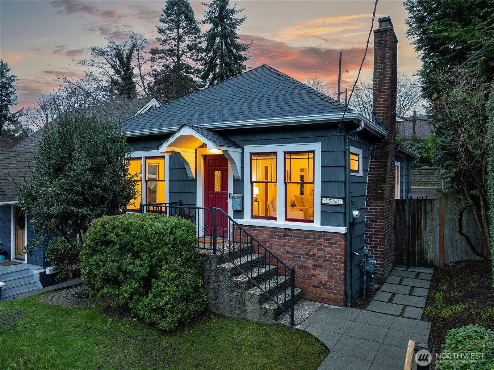 Property photo for 2554 3rd Avenue W, Seattle