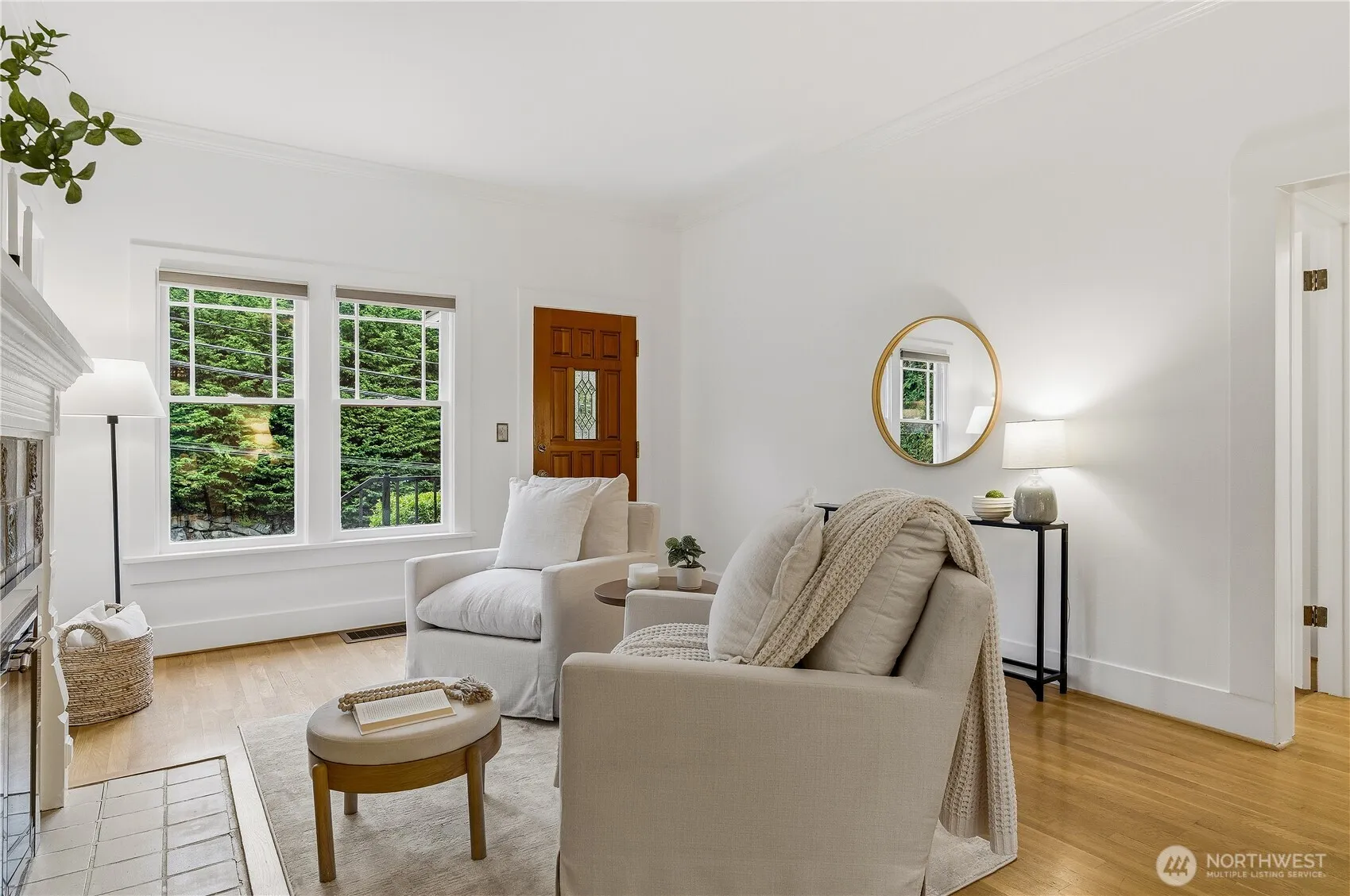 Property photo for 2554 3rd Avenue W, Seattle photo 2