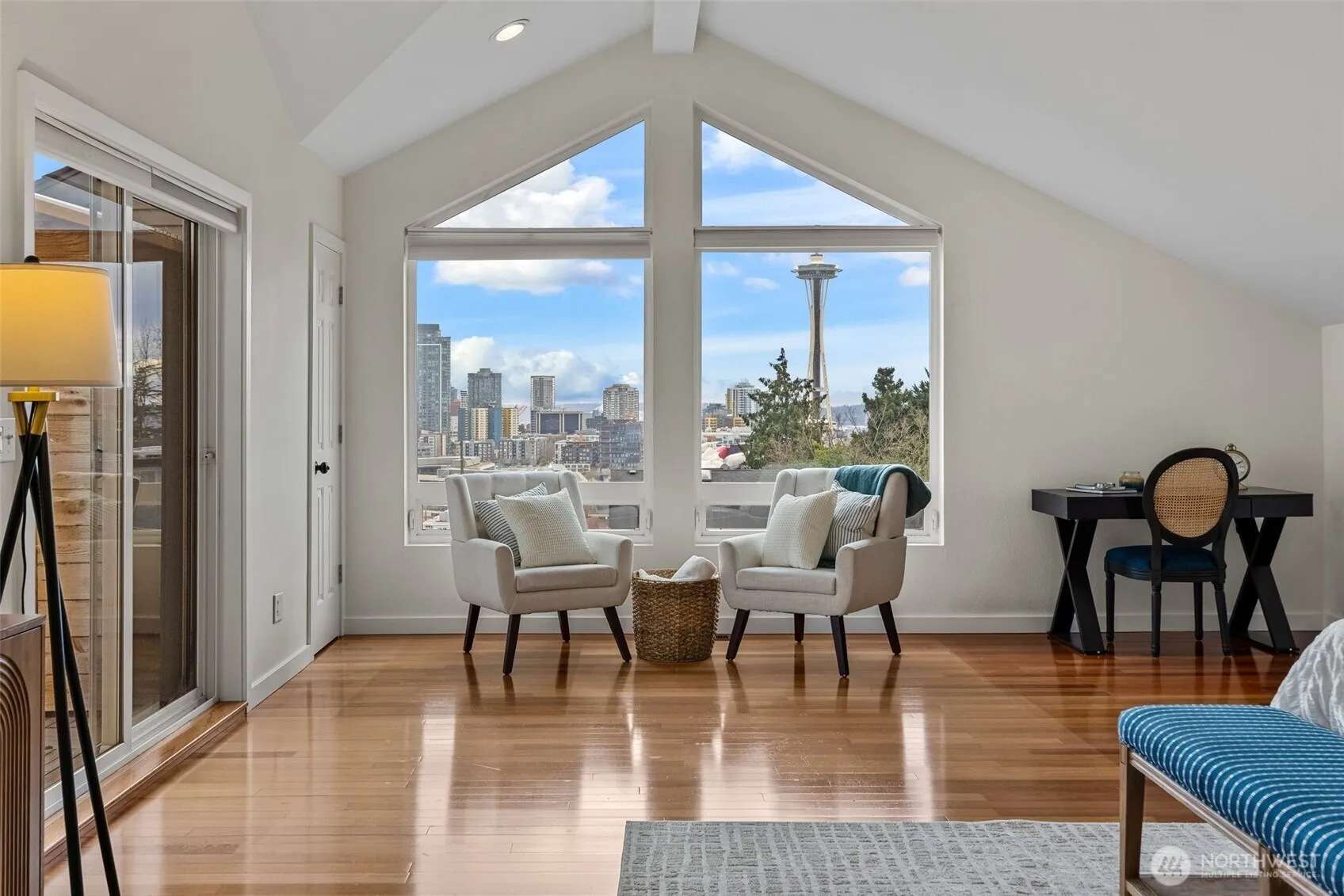 Property photo for 1203 5th Avenue N, Seattle photo 3