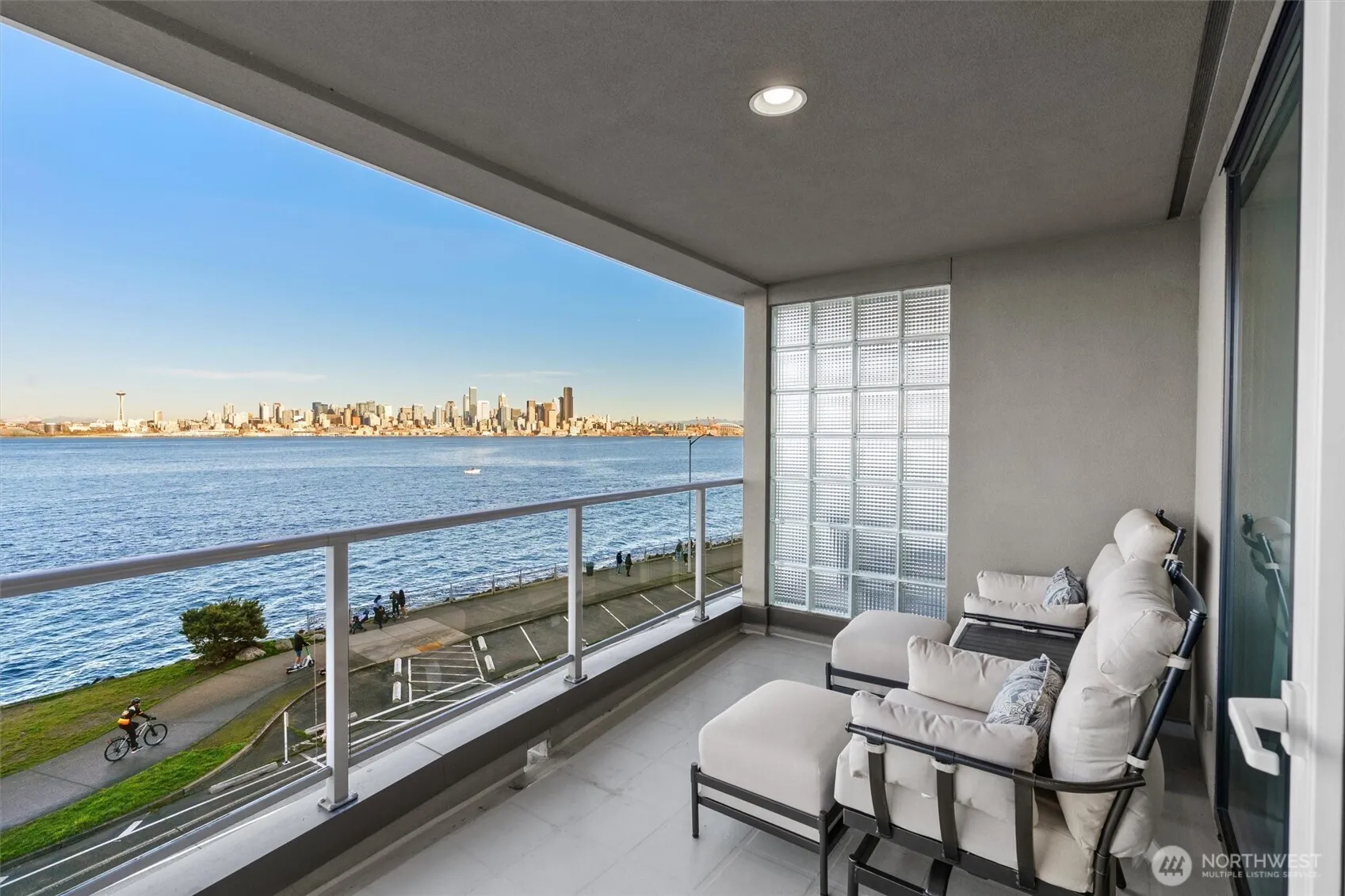 Property photo for 1005 Harbor Avenue Sw #400, Seattle photo 2