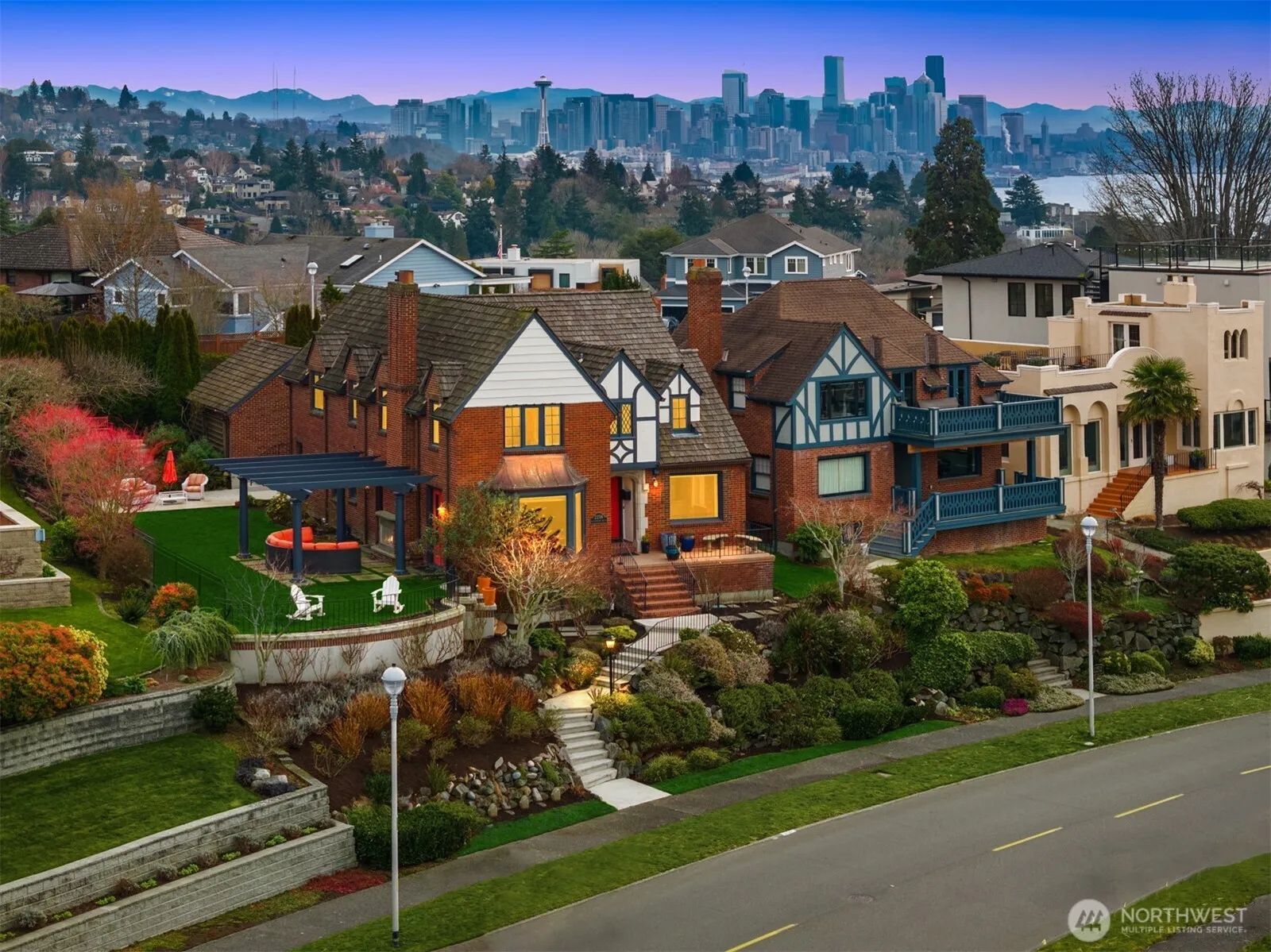 2256 W Viewmont Way W, Seattle