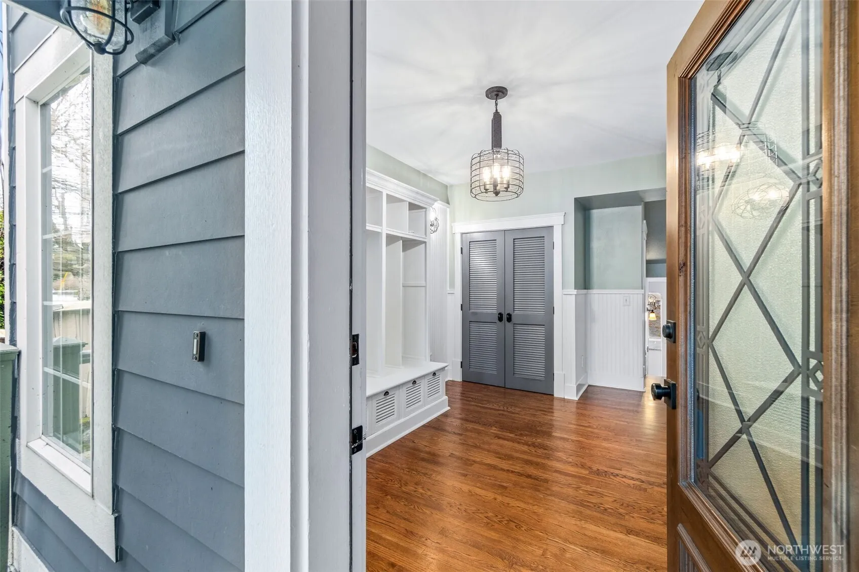 Property photo for 9510 9th Avenue Nw, Seattle photo 2