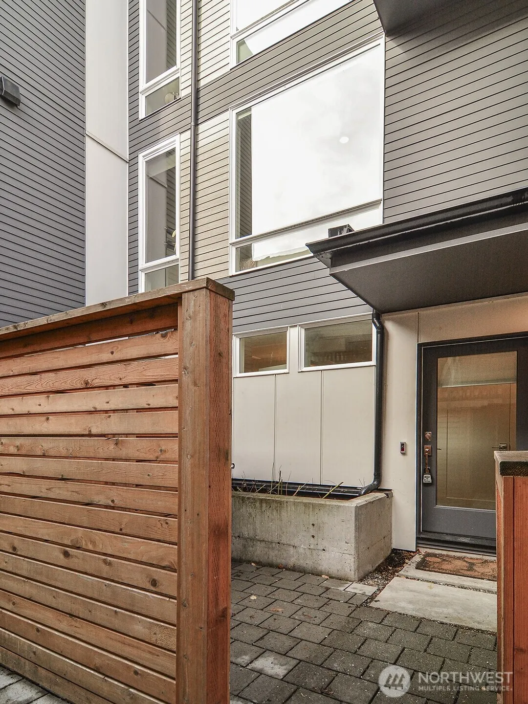 Property photo for 6539 4th Avenue Ne, Seattle photo 2