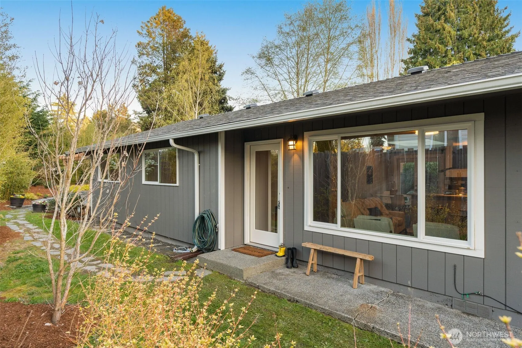 Property photo for 6528 23rd Avenue Sw, Seattle photo 3