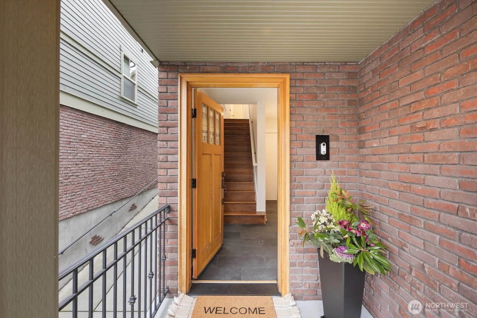 Property photo for 310 W Lee Street, Seattle photo 3