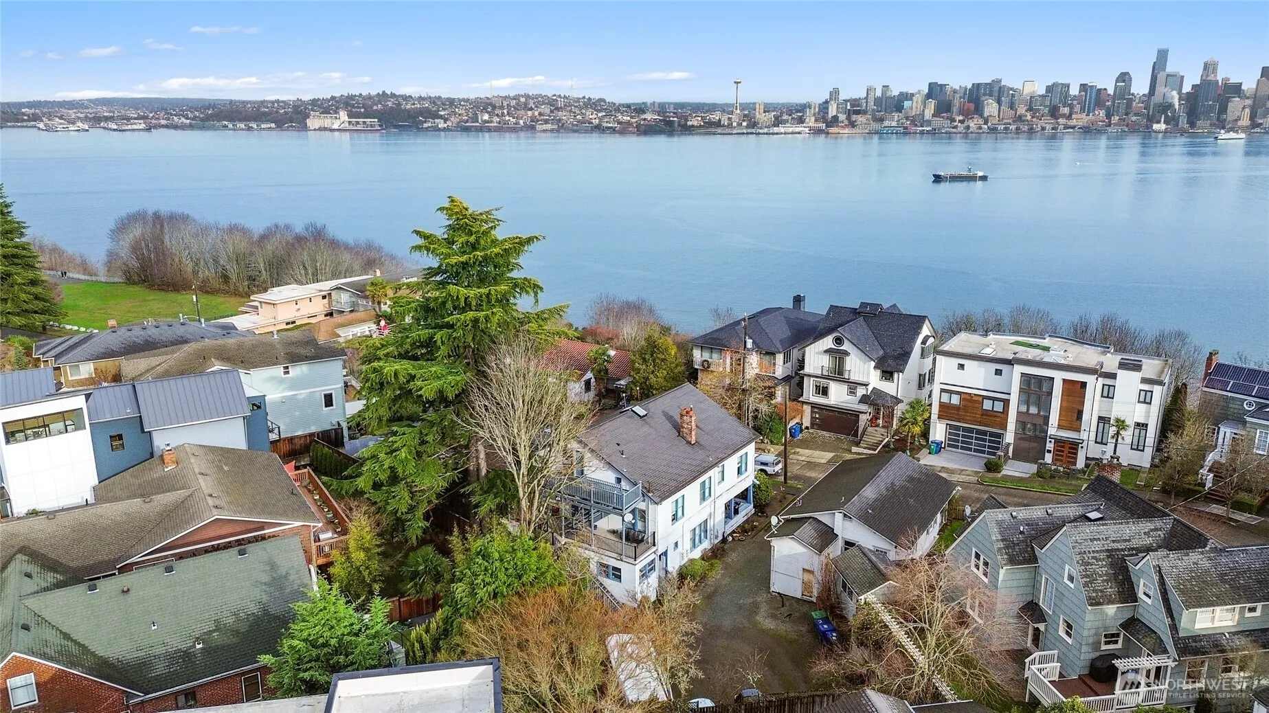 Property photo for 1425 Palm Avenue Sw, Seattle photo 2