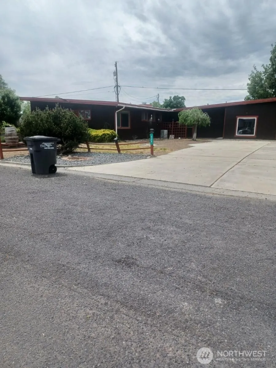 Property photo for 533 Fairchild Loop, Moses Lake