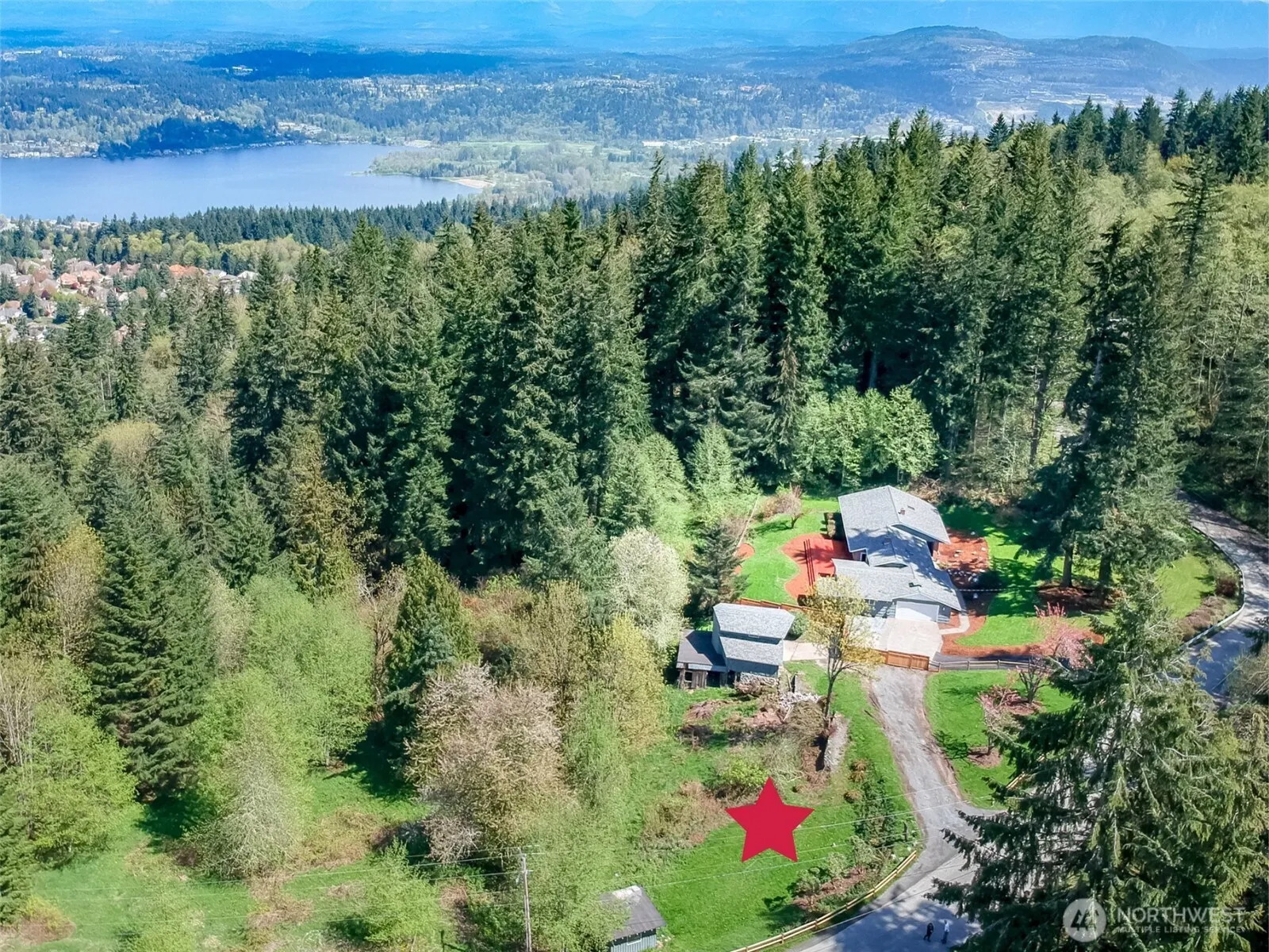 Property photo for 17600 Se Cougar Mountain Drive, Issaquah photo 4