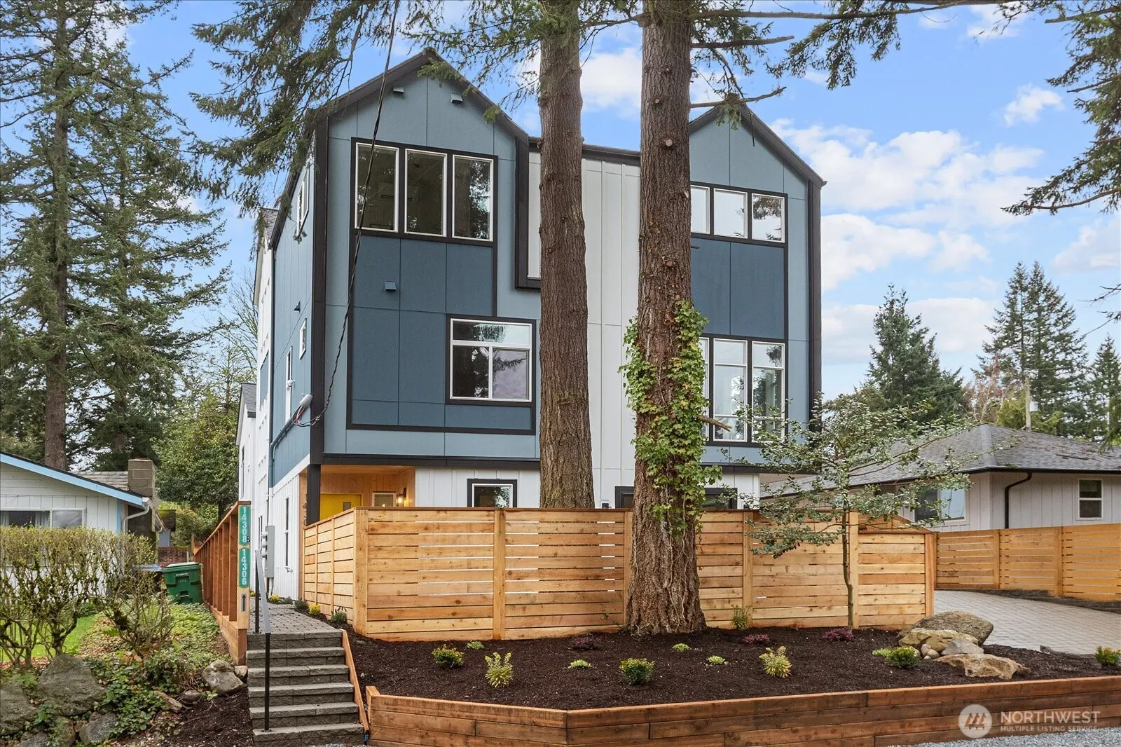 Property photo for 14308 Roslyn Place N, Seattle
