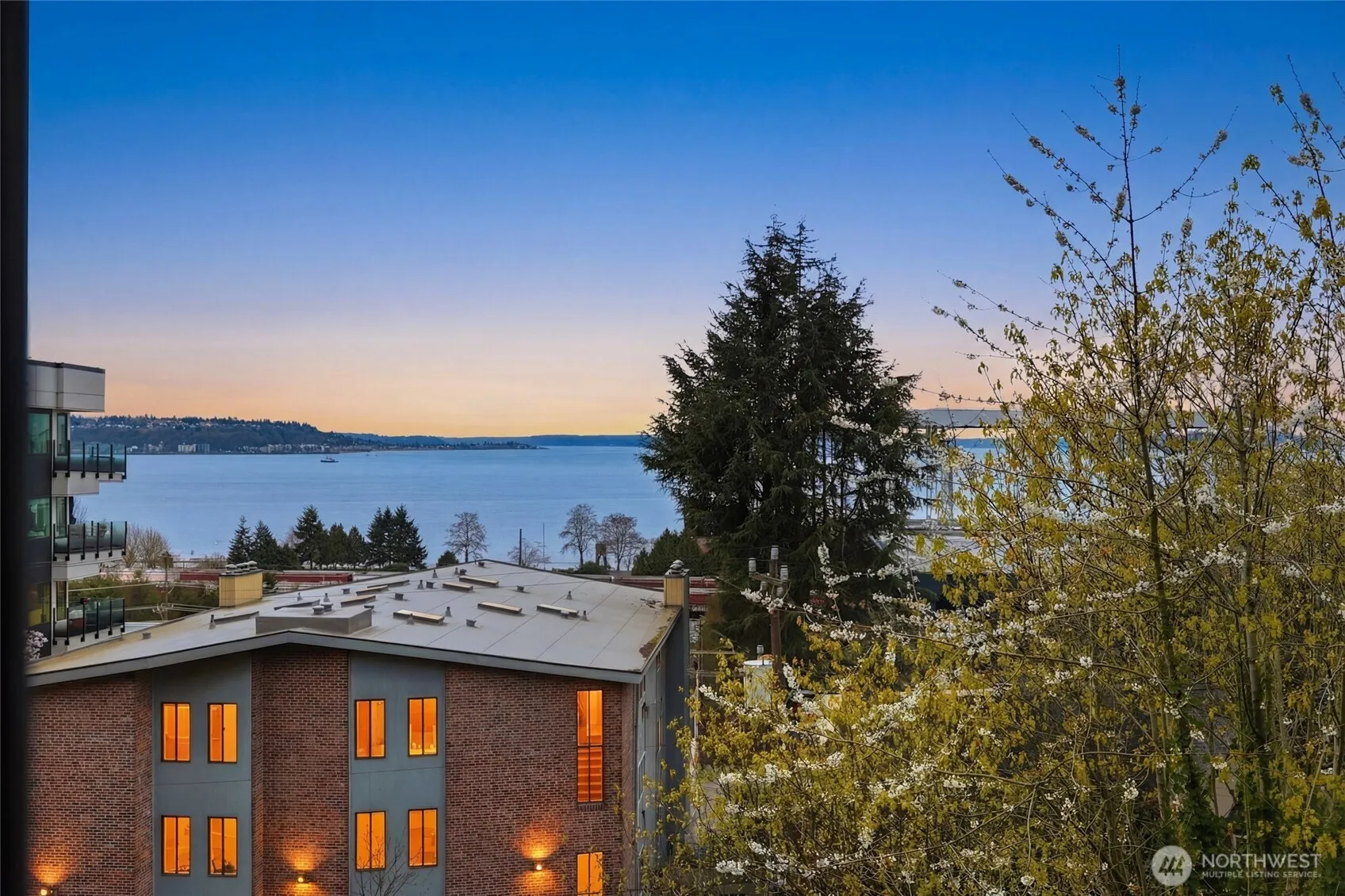 Property photo for 620 W Mercer Place #2b, Seattle