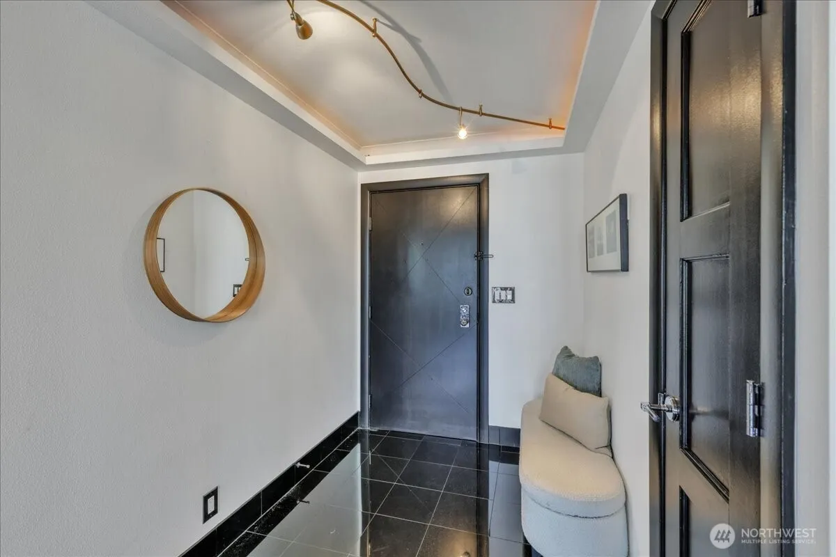 Property photo for 2100 3rd Avenue #2206, Seattle photo 3