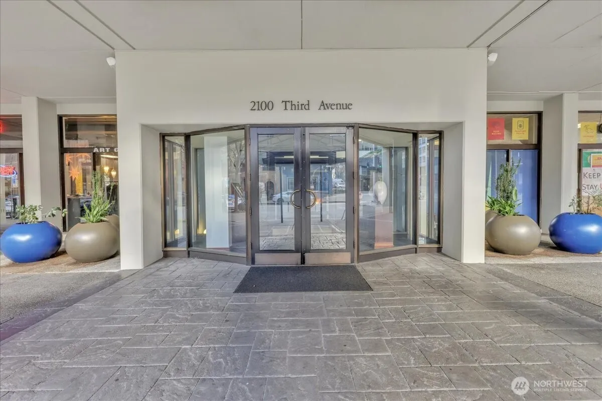 Property photo for 2100 3rd Avenue #2206, Seattle photo 2