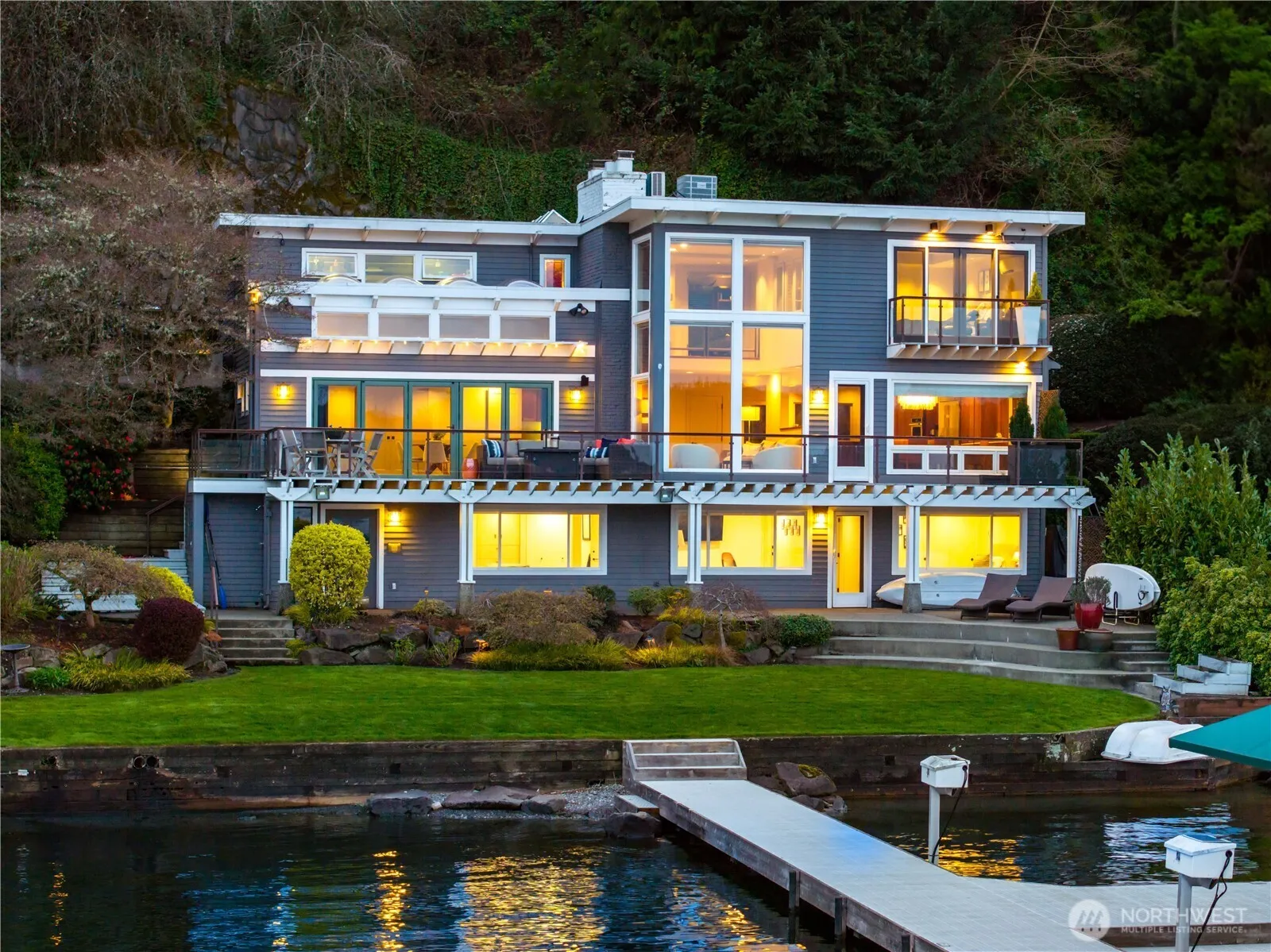 Property photo for 842 W Lake Sammamish Parkway Se, Bellevue