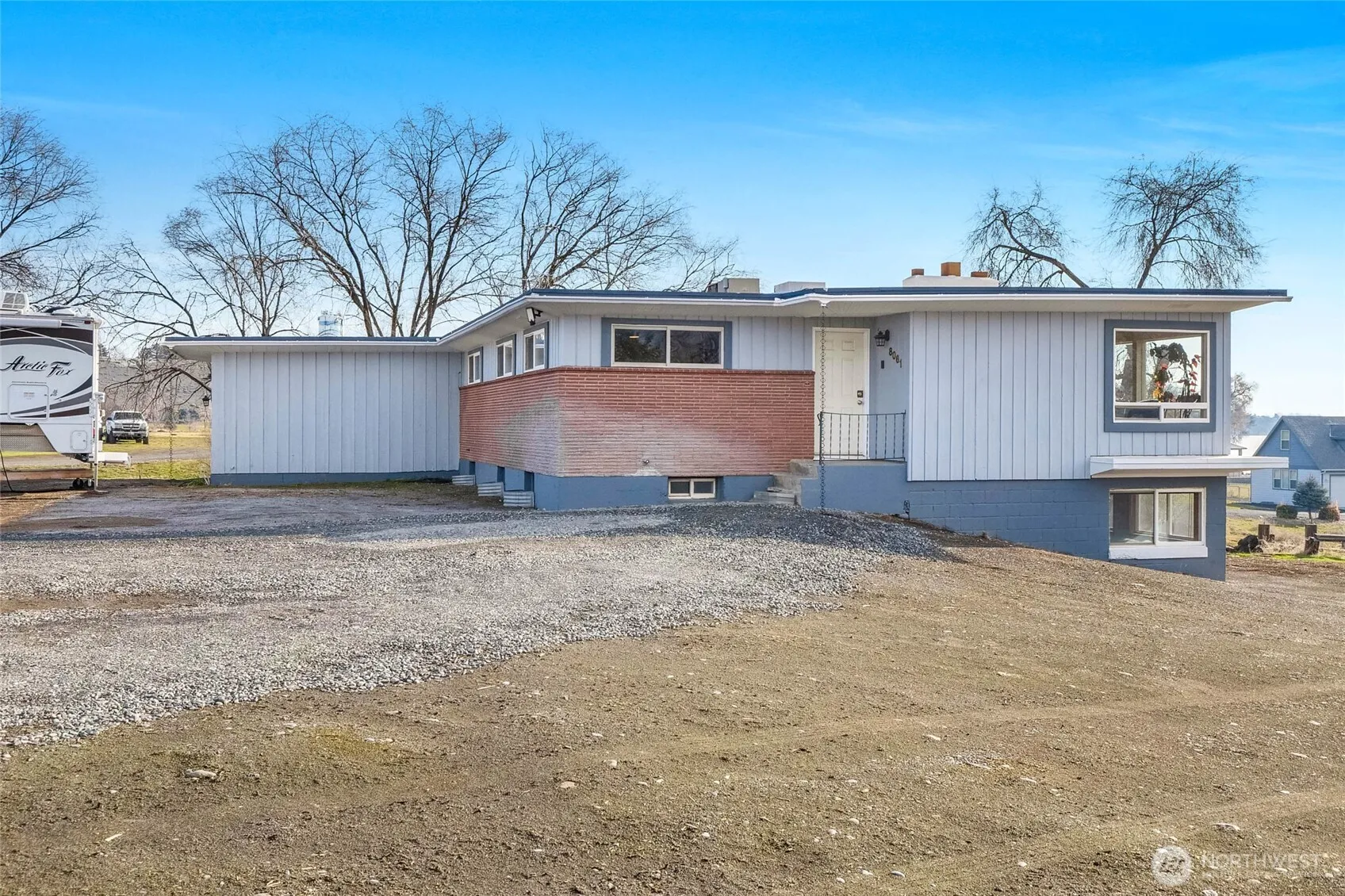 Property photo for 8061 Ne Valley Road, Moses Lake photo 3
