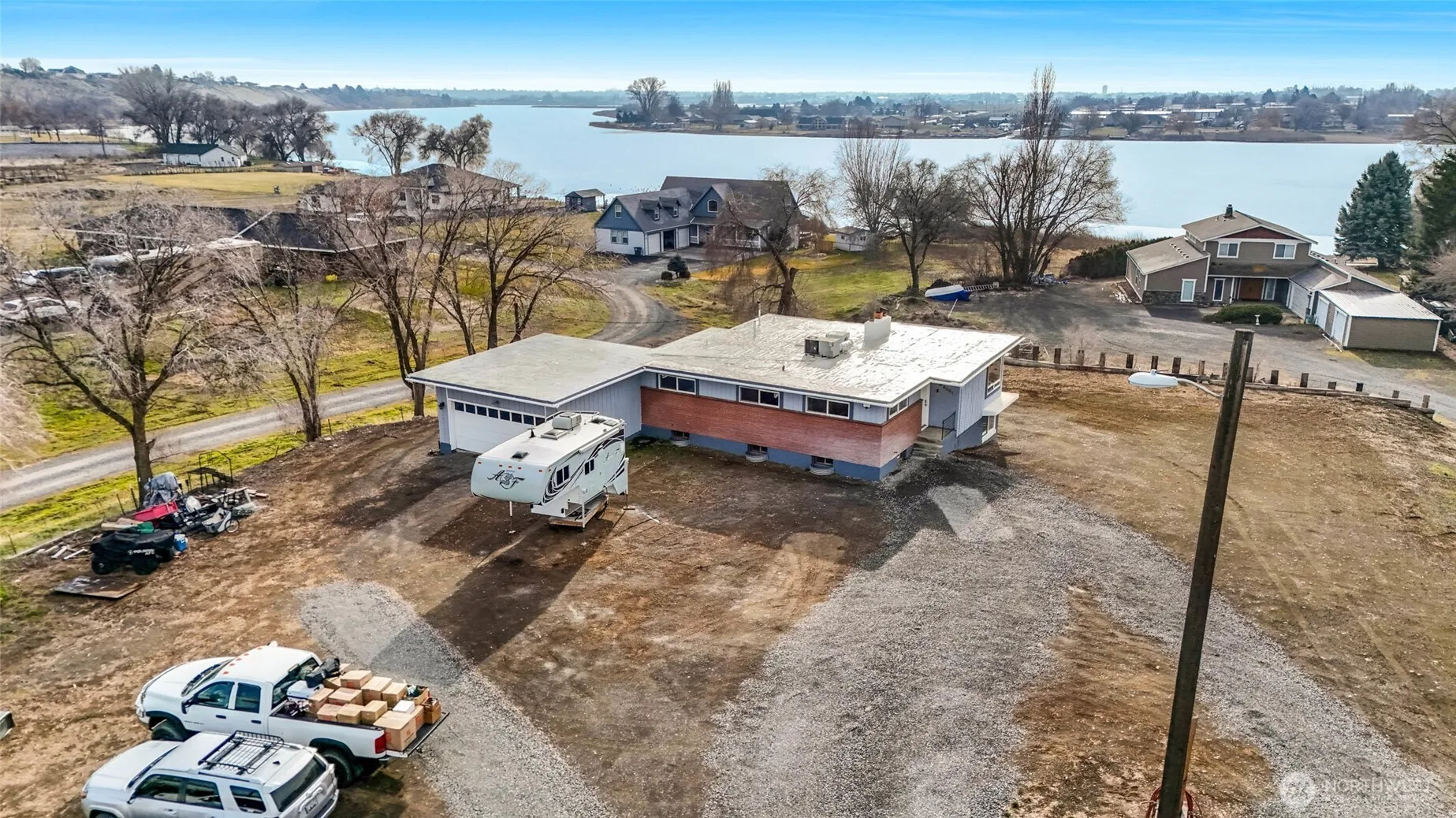 Property photo for 8061 Ne Valley Road, Moses Lake photo 2