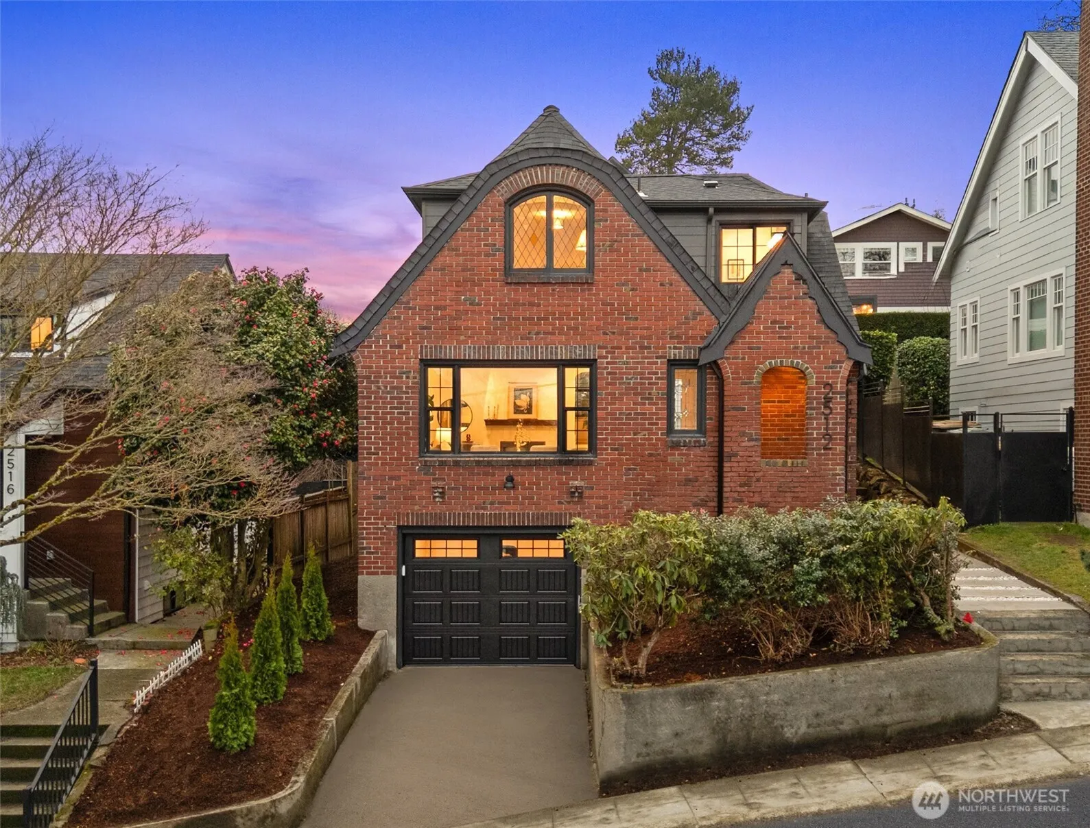 Property photo for 2512 Nob Hill Avenue N, Seattle photo 2